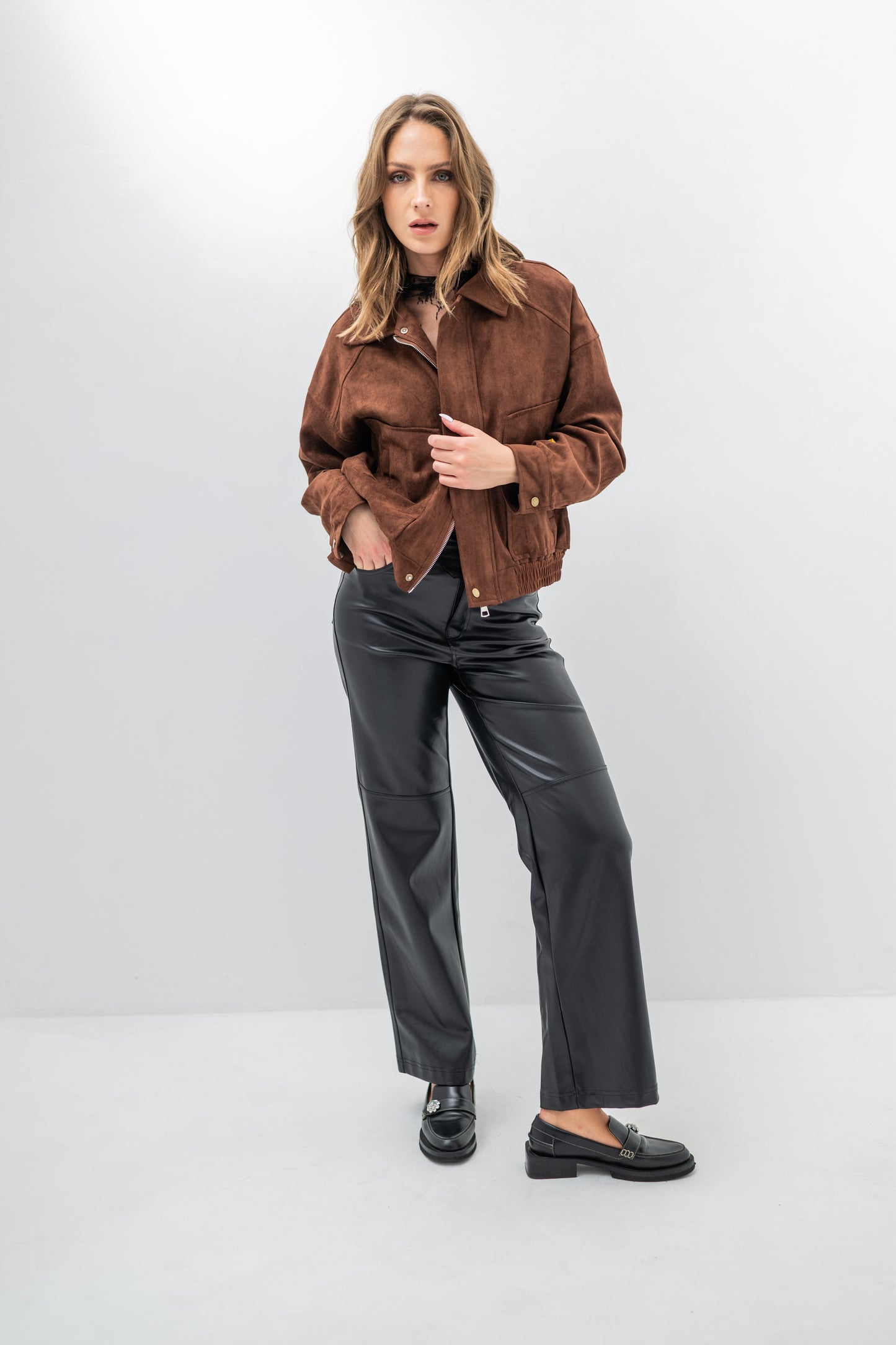 SIENNA – Veste courte en suédine effet daim avec poches plaquées