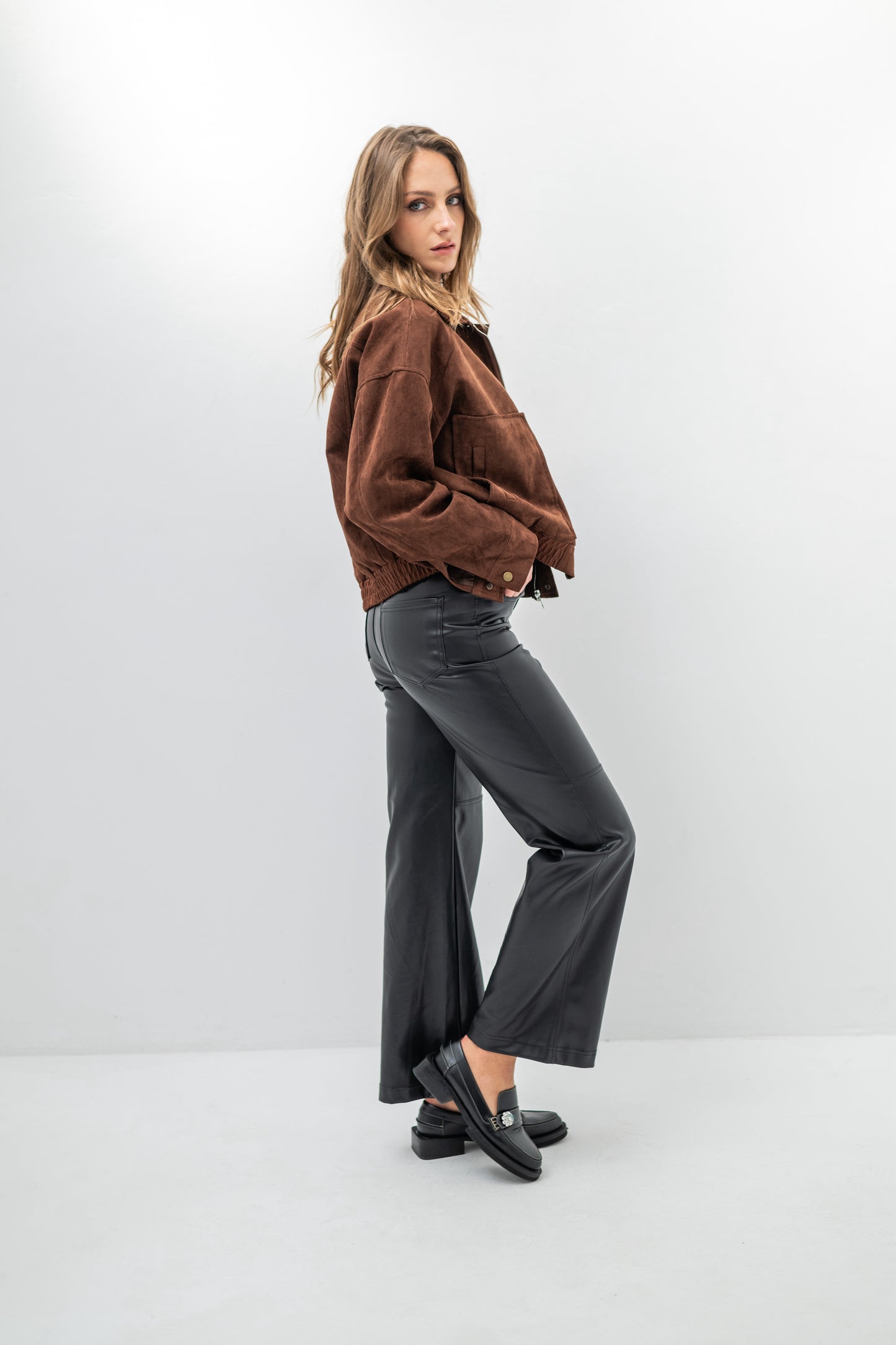 SIENNA – Veste courte en suédine effet daim avec poches plaquées