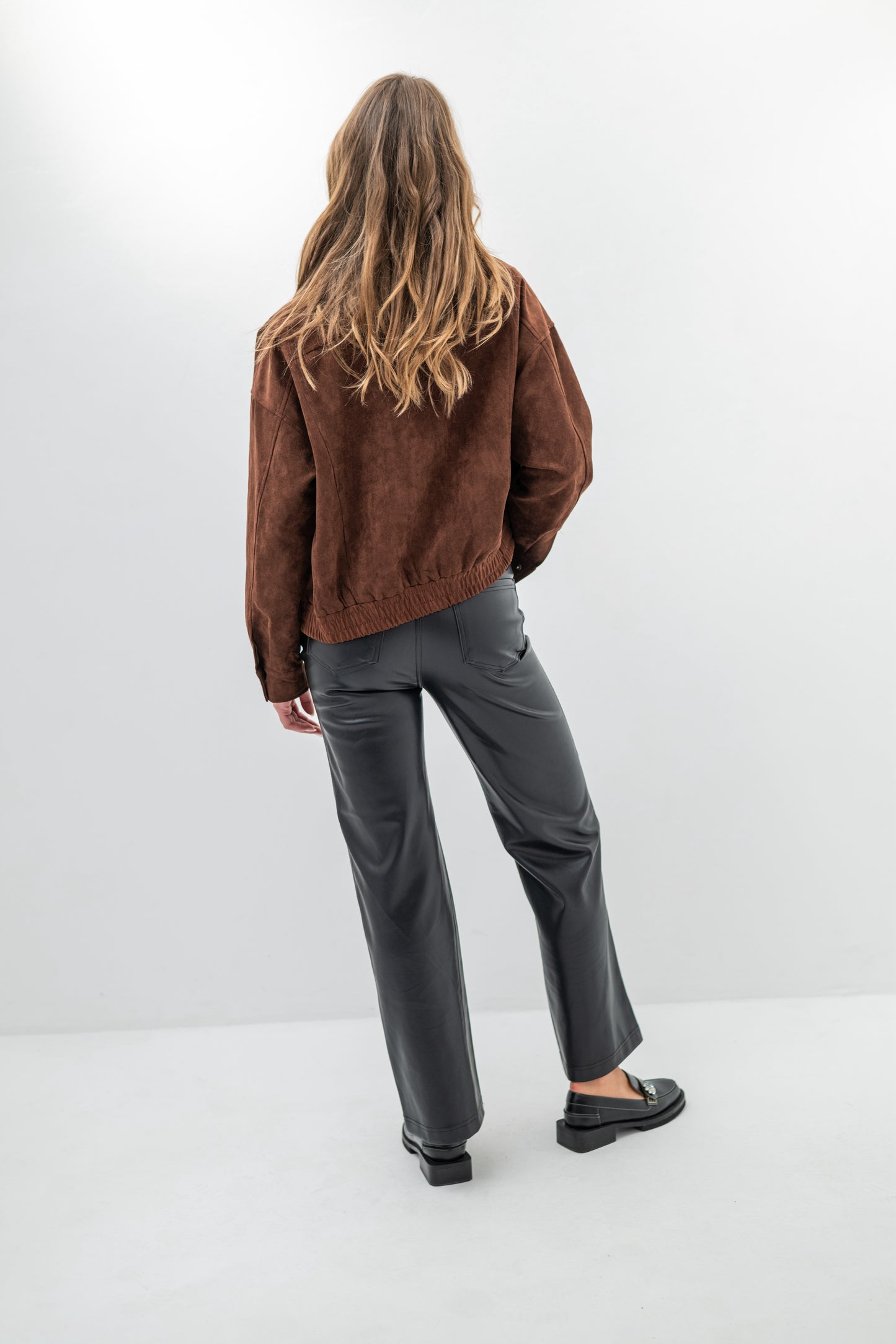 SIENNA – Veste courte en suédine effet daim avec poches plaquées