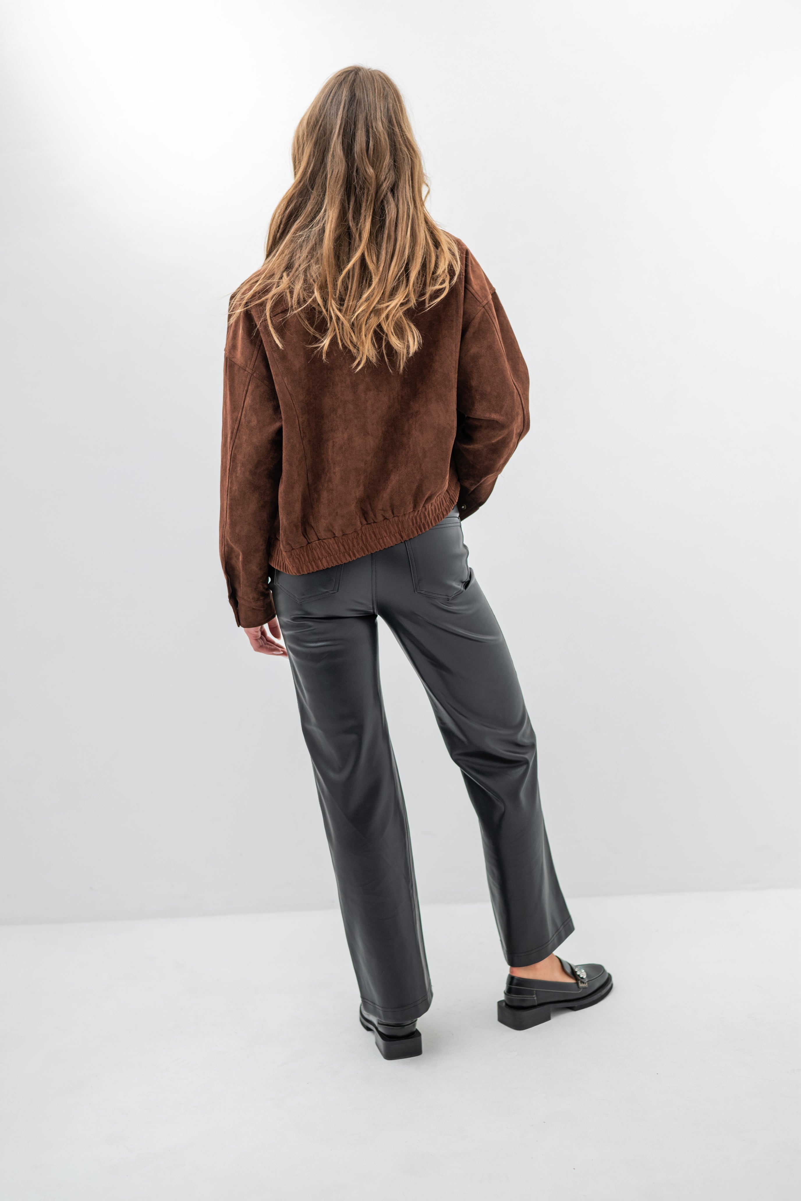 SIENNA – Veste courte en suédine effet daim avec poches plaquées