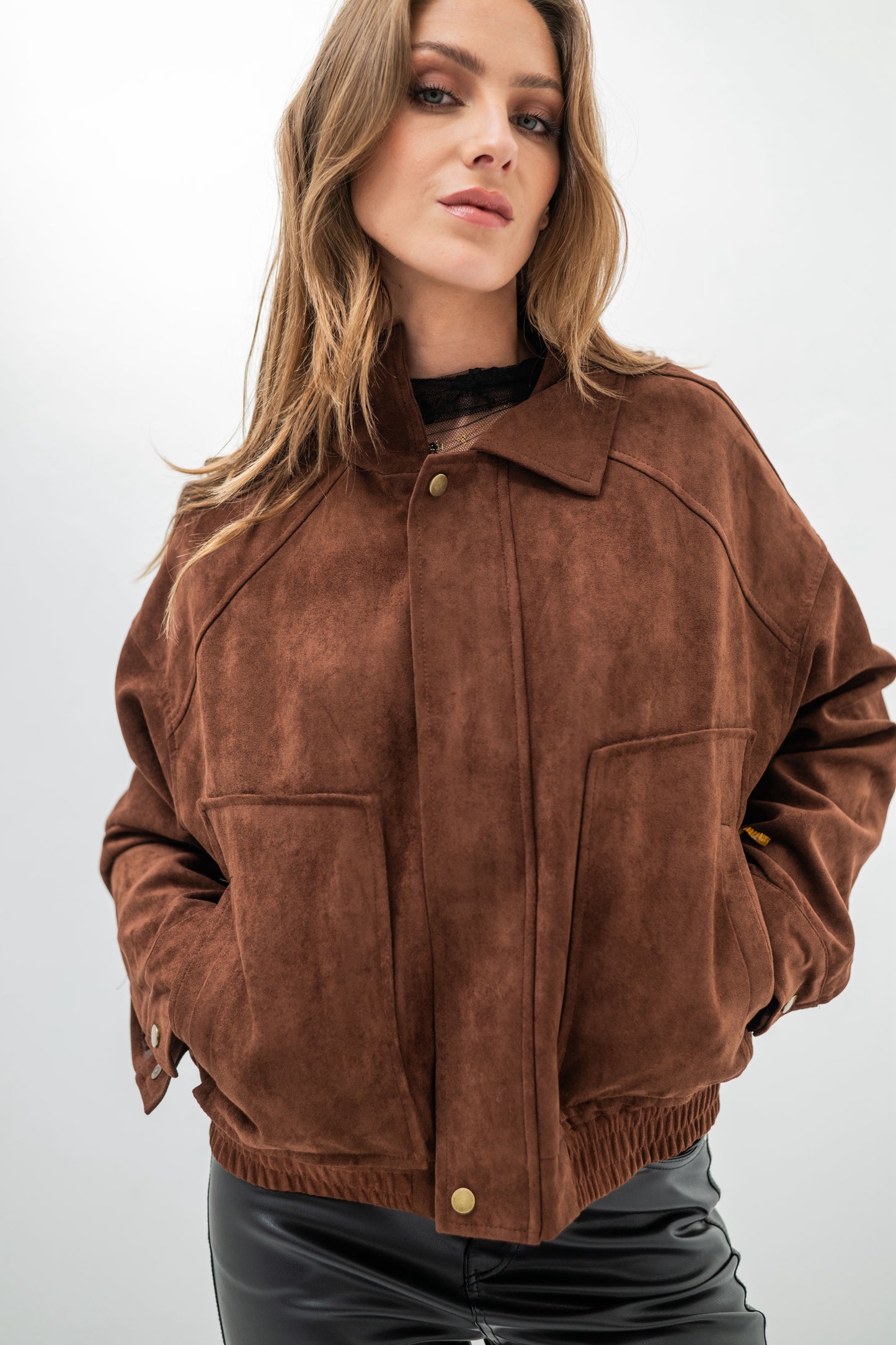 SIENNA – Veste courte en suédine effet daim avec poches plaquées