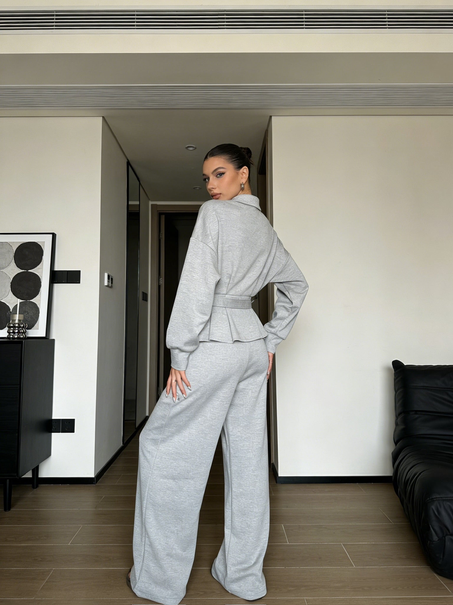 ÉCLAT 26 – Ensemble Veste Ceinturée & Pantalon