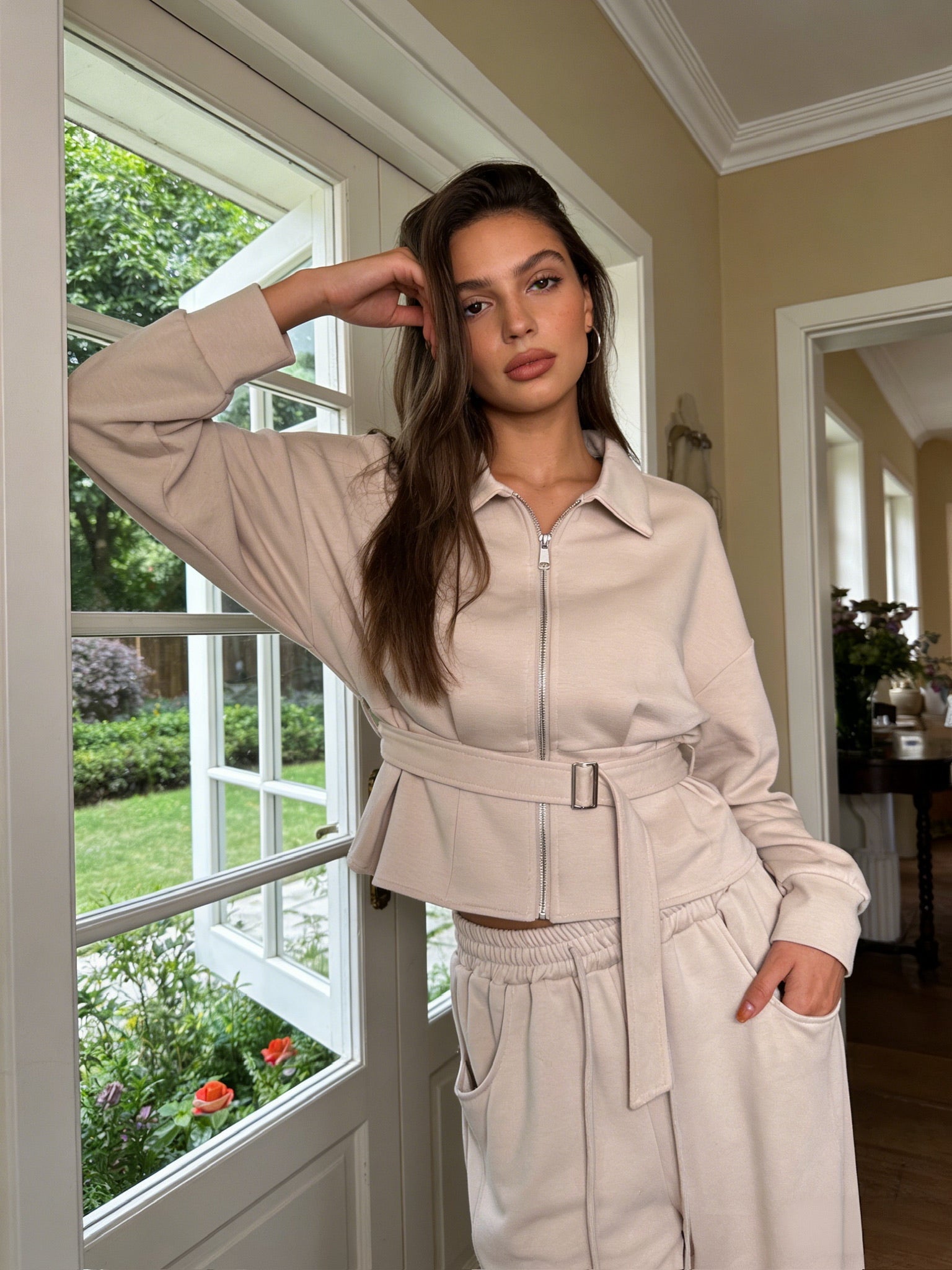 ÉCLAT 26 – Ensemble Veste Ceinturée & Pantalon