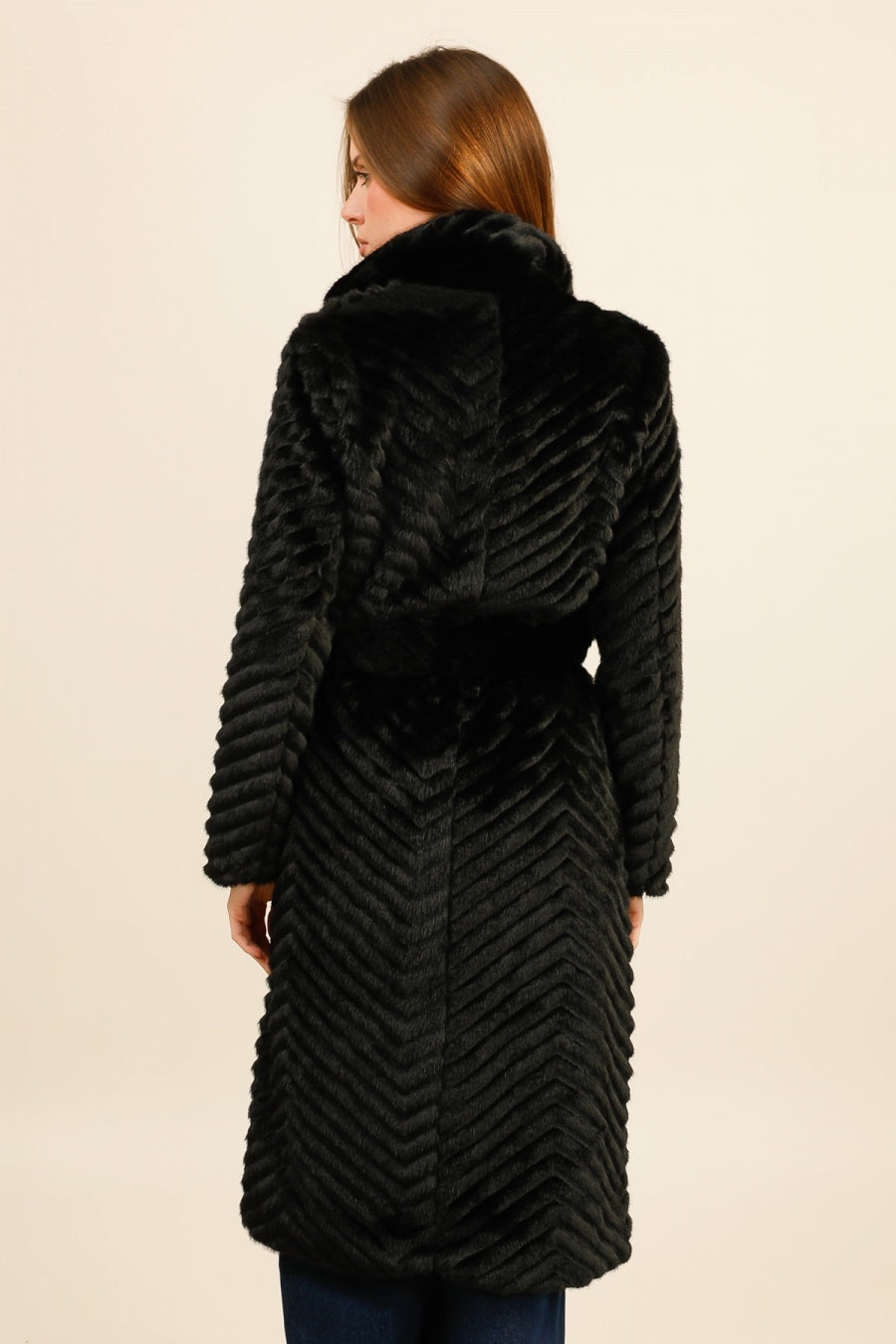MILA – Manteau long en fausse fourrure chevron avec ceinture