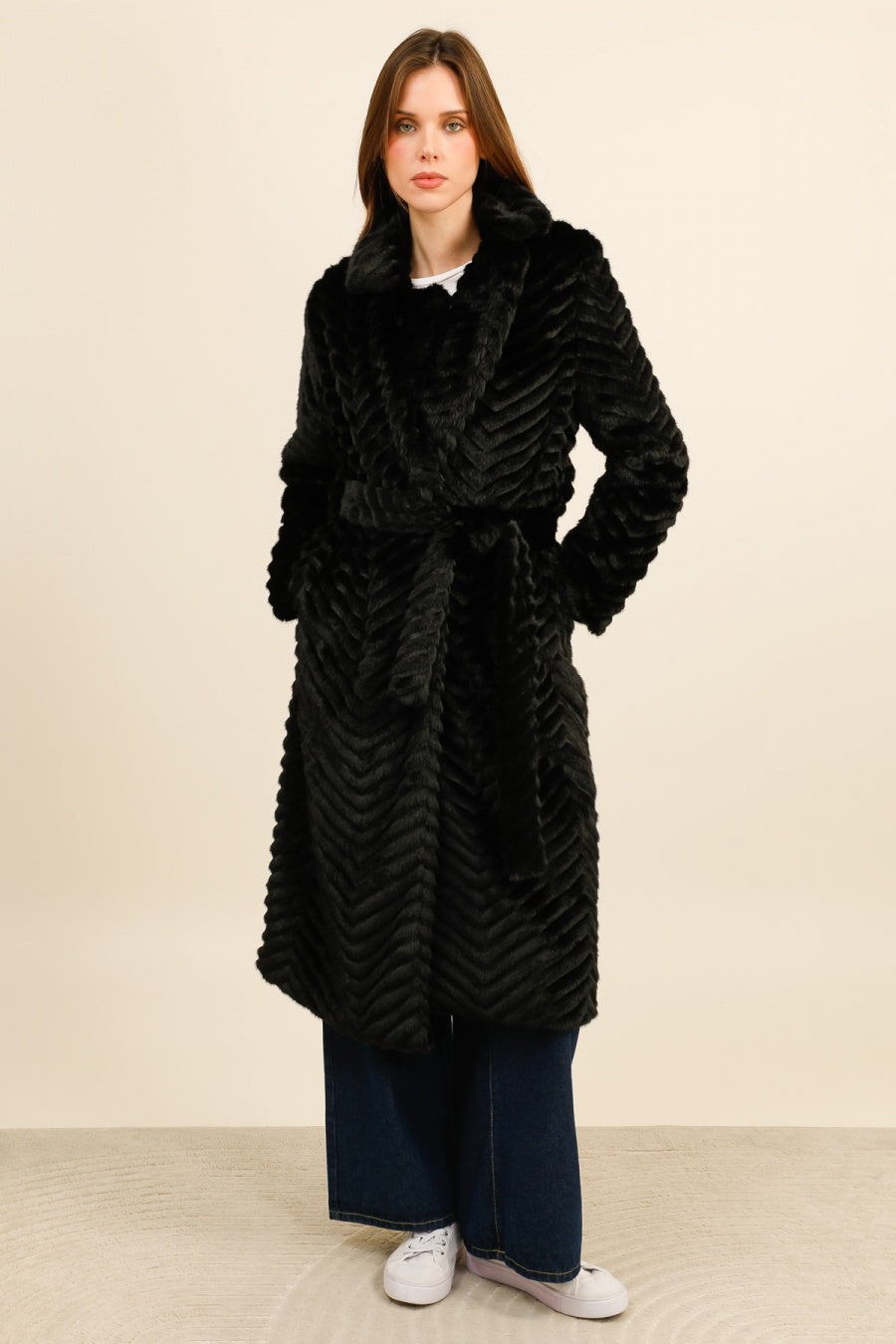 MILA – Manteau long en fausse fourrure chevron avec ceinture