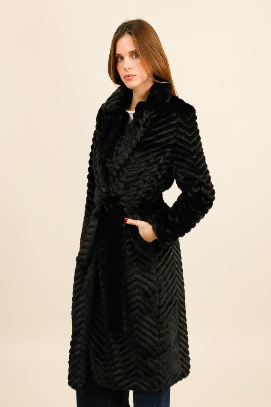 MILA – Manteau long en fausse fourrure chevron avec ceinture