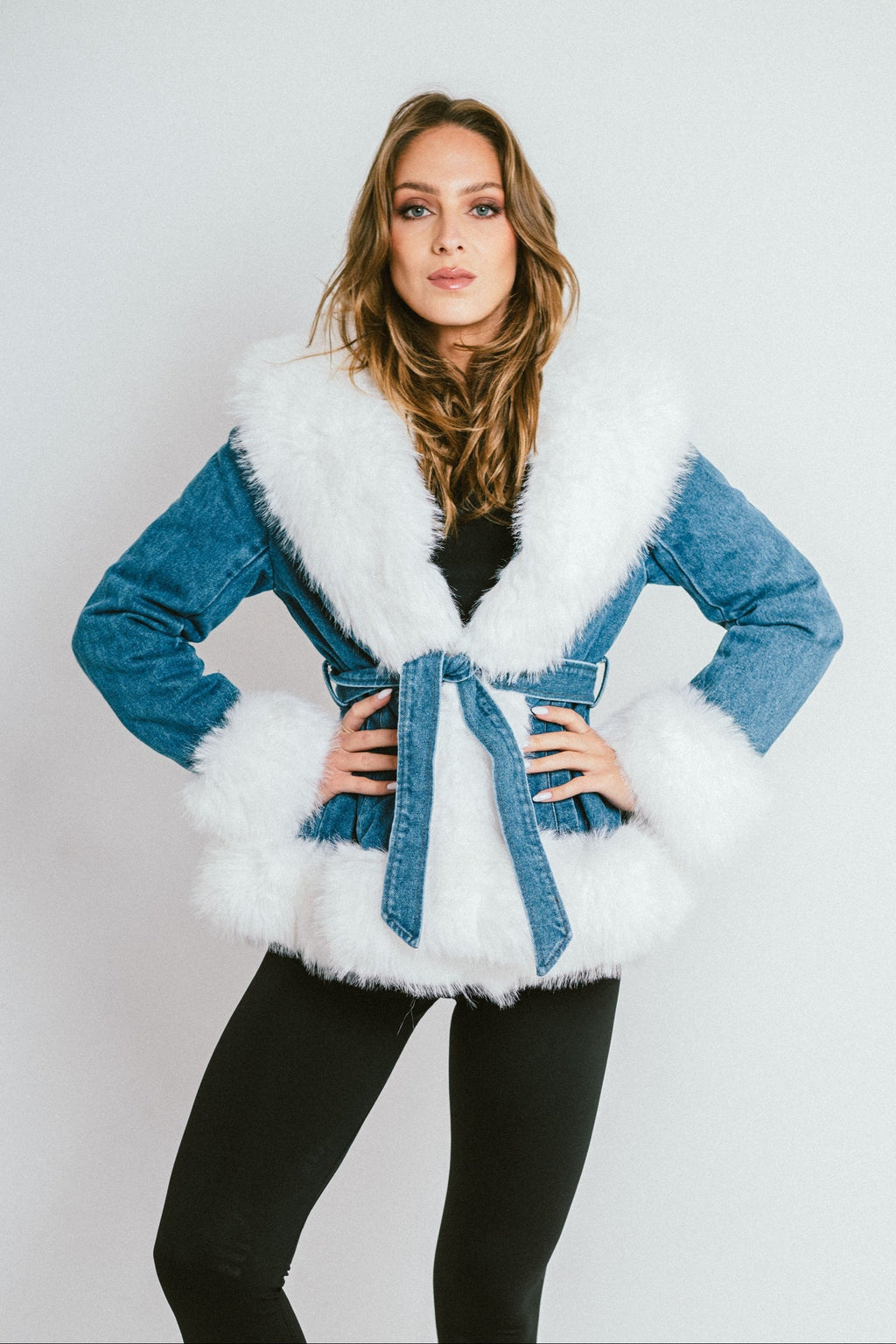 DENVER – Veste en jean doublée fausse fourrure avec ceinture