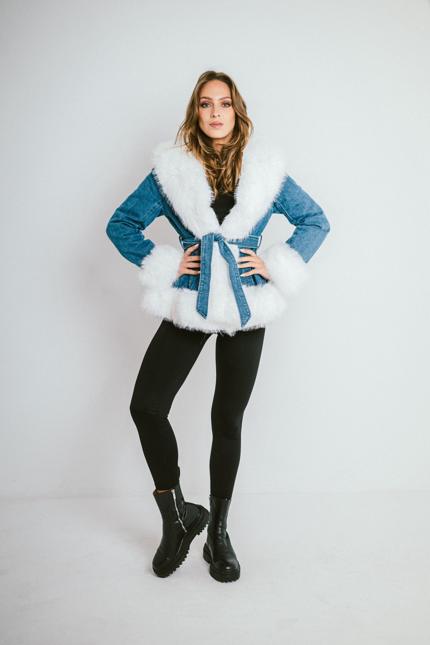 DENVER – Veste en jean doublée fausse fourrure avec ceinture