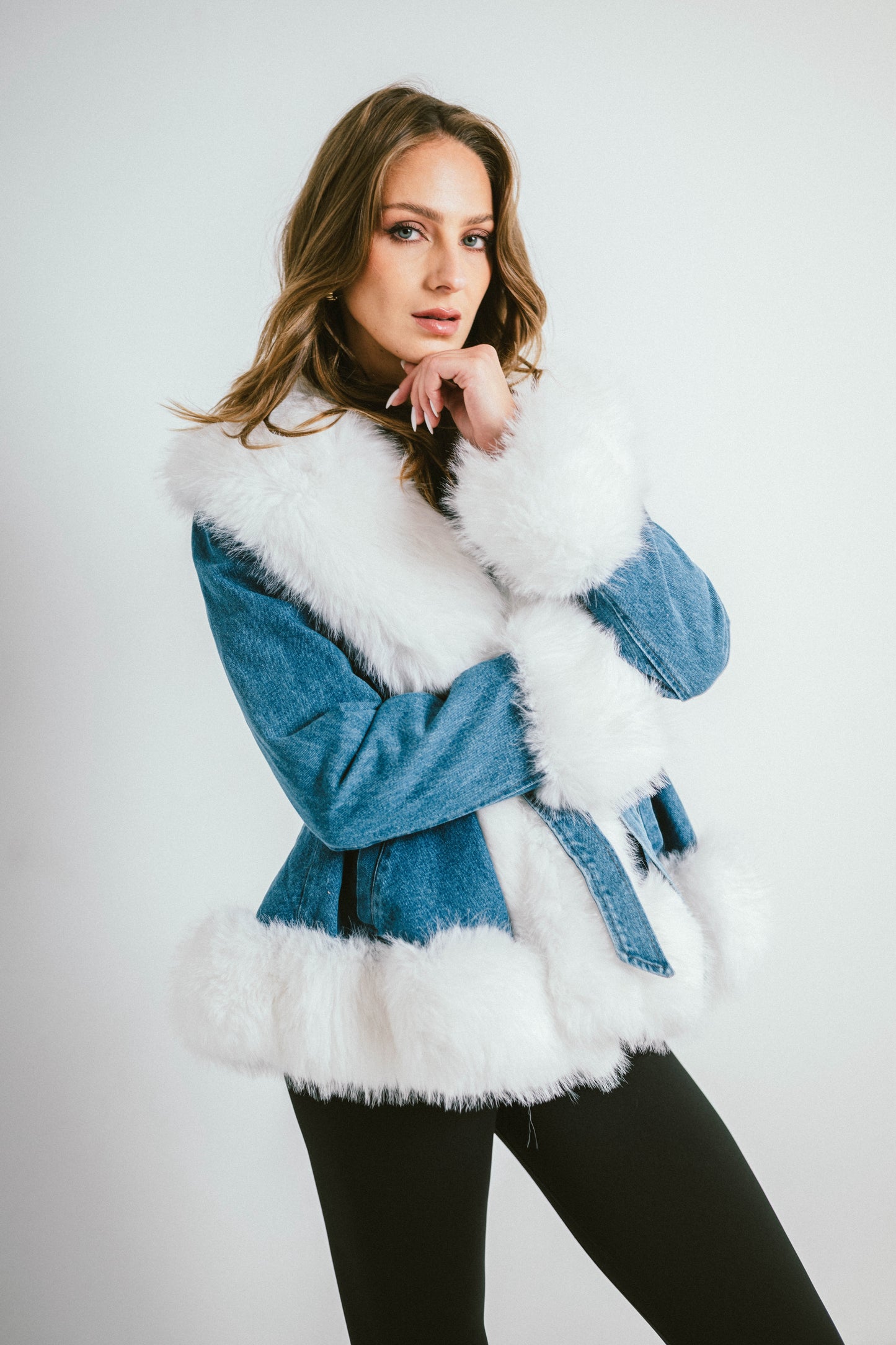 DENVER – Veste en jean doublée fausse fourrure avec ceinture