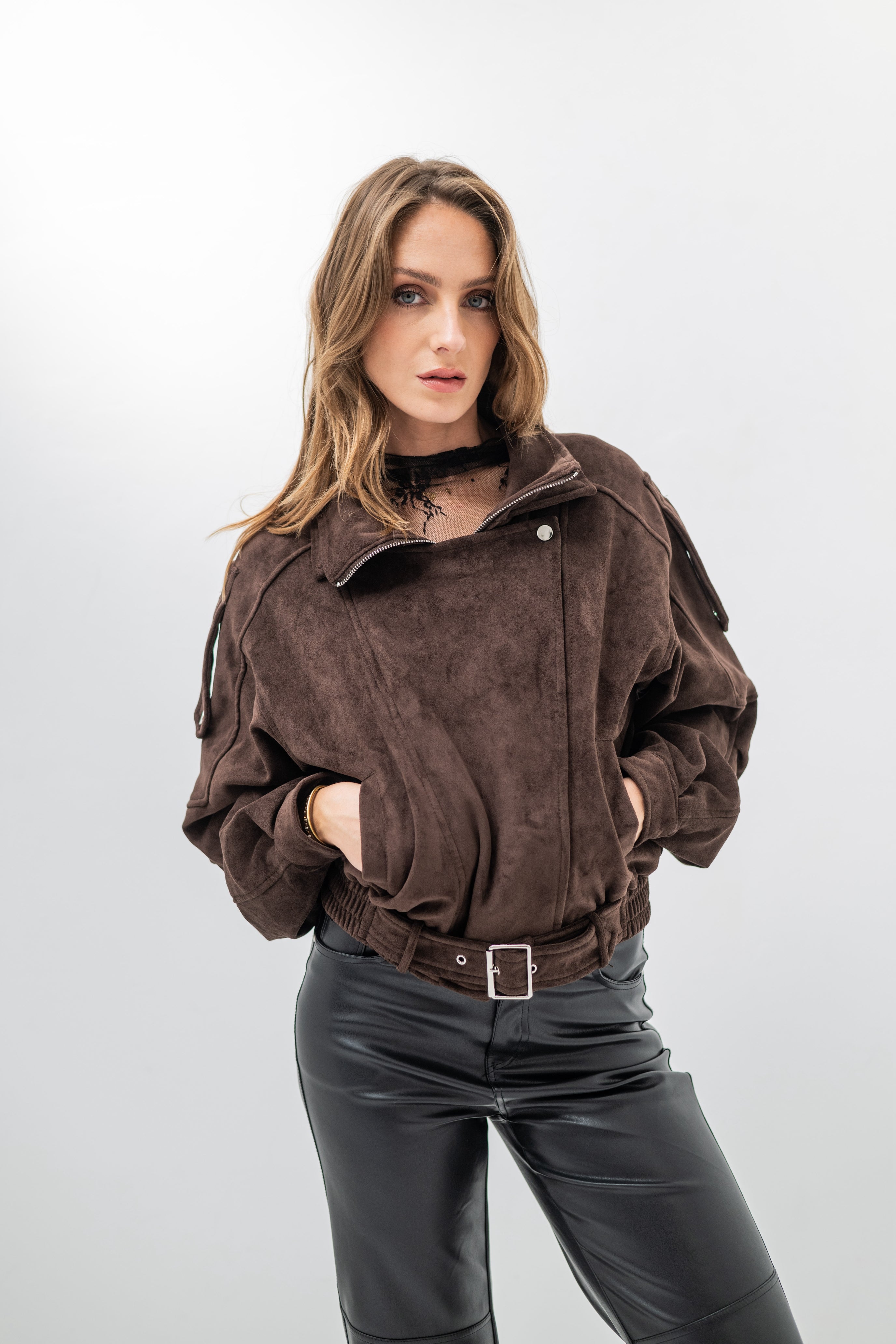 SIENNA – Blouson en suédine avec col zippé et ceinture