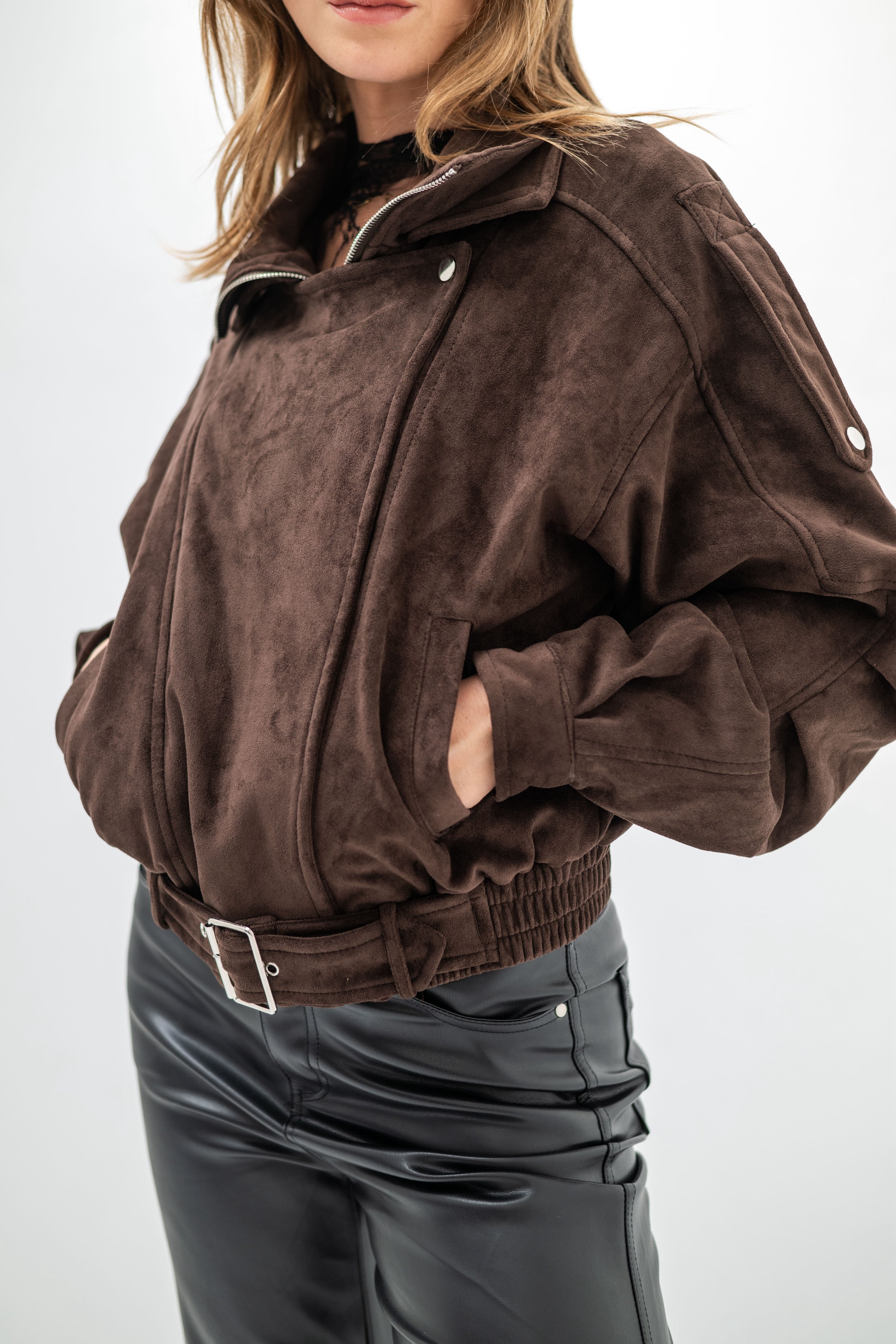 SIENNA – Blouson en suédine avec col zippé et ceinture