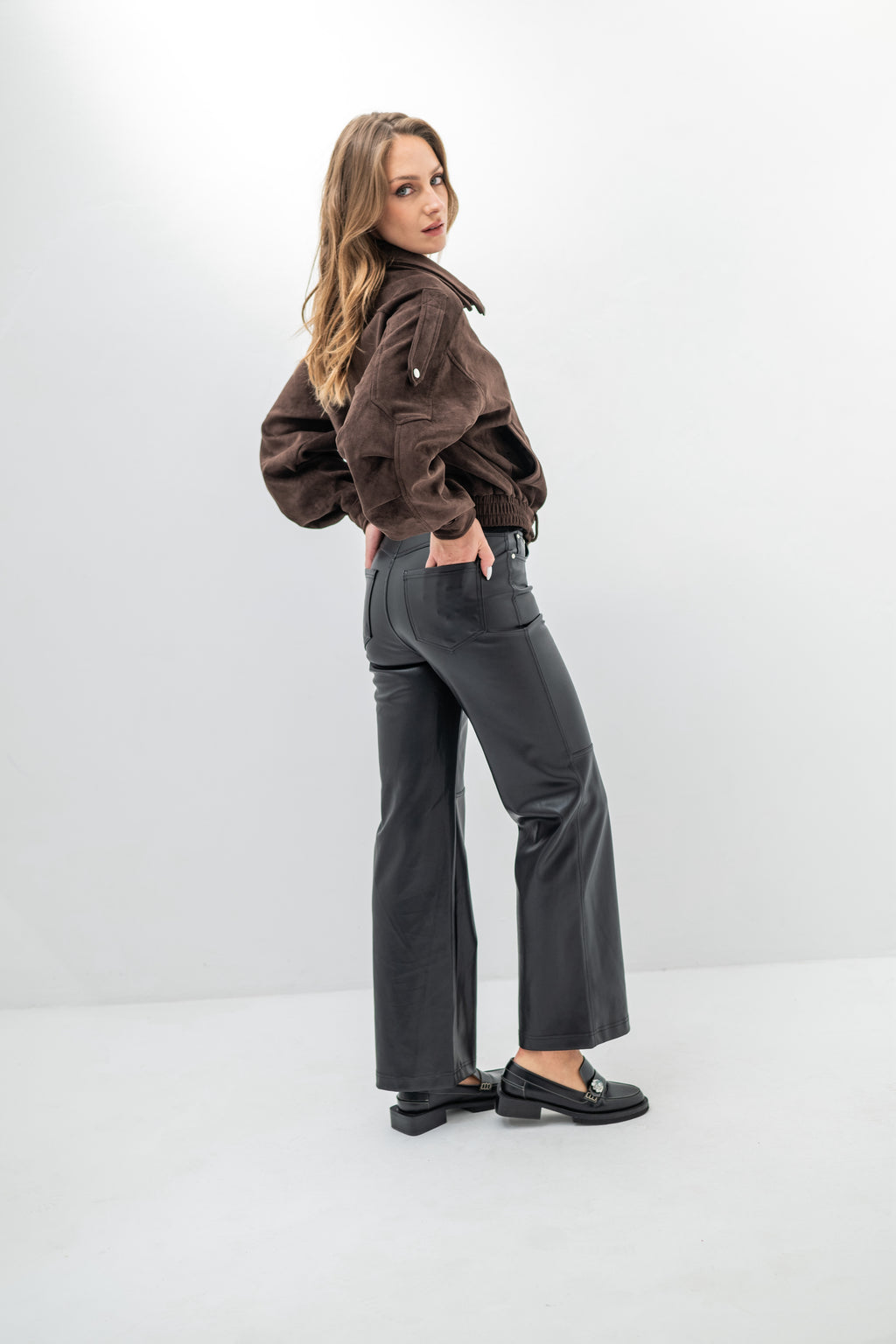 SIENNA – Blouson en suédine avec col zippé et ceinture