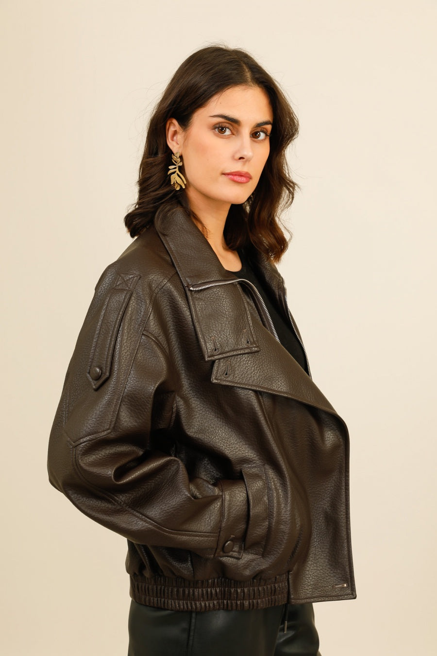 SIENNA – Veste en similicuir grainé à coupe structurée