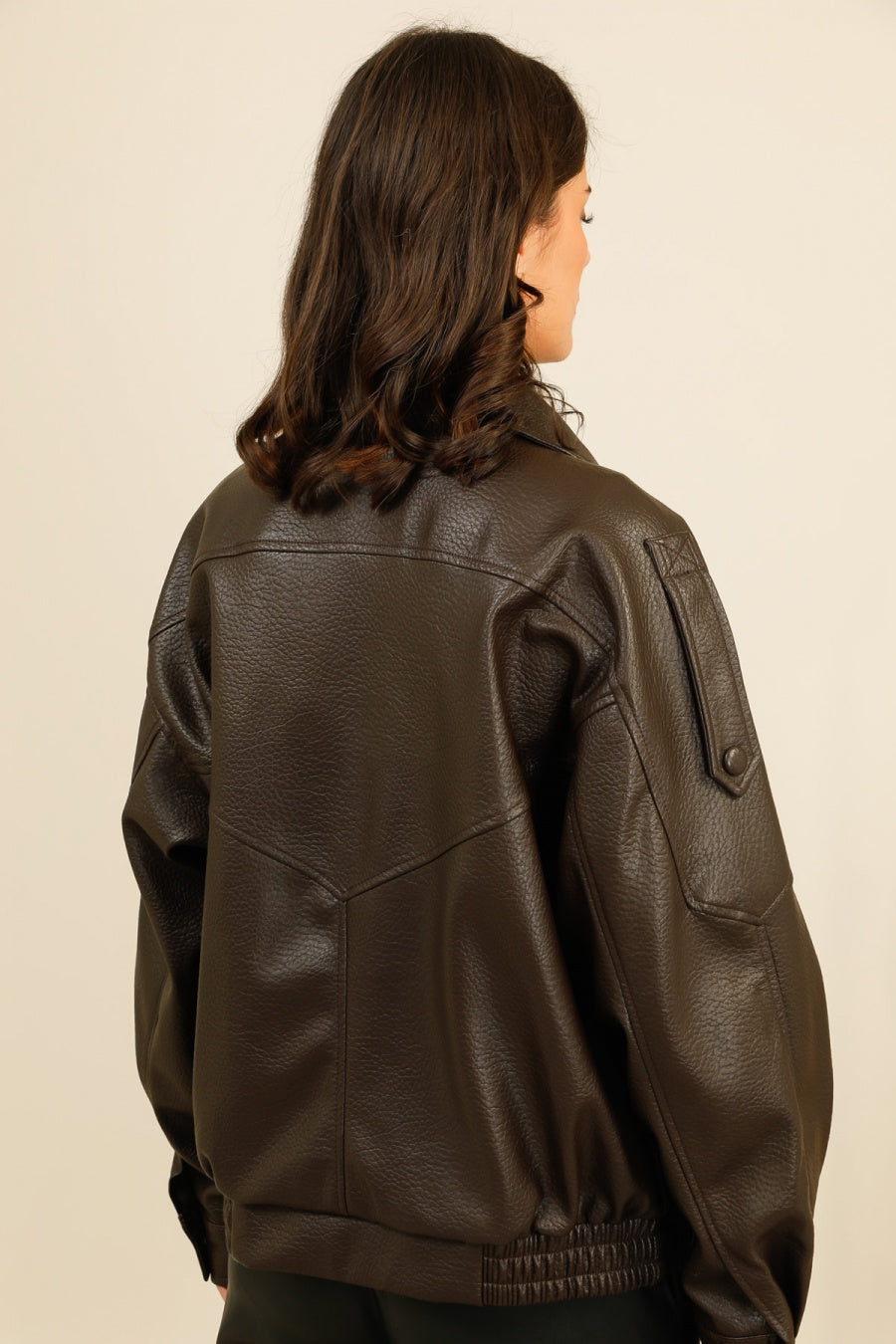 SIENNA – Veste en similicuir grainé à coupe structurée