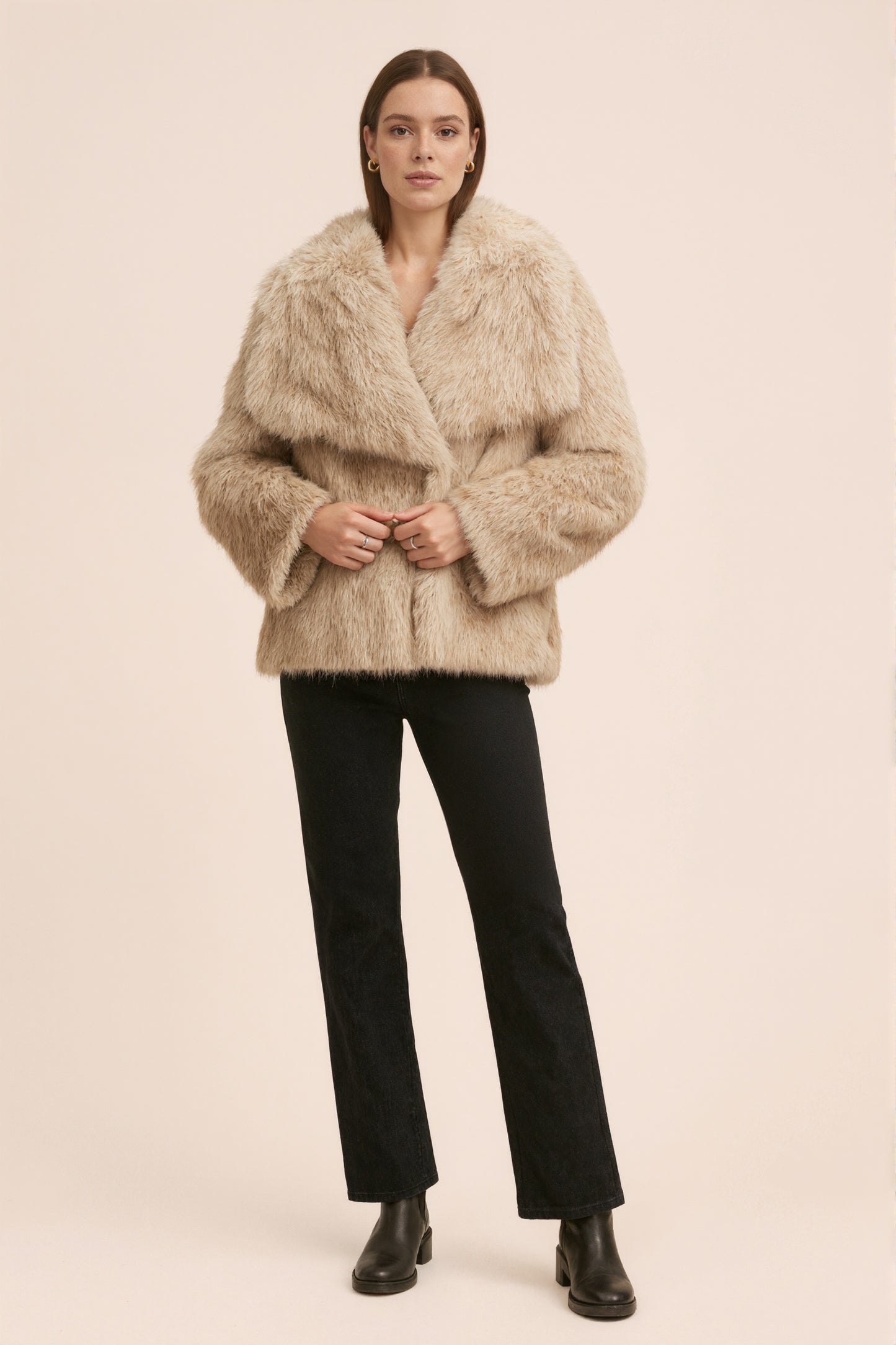 RAVEN - Veste courte en fausse fourrure effet premium