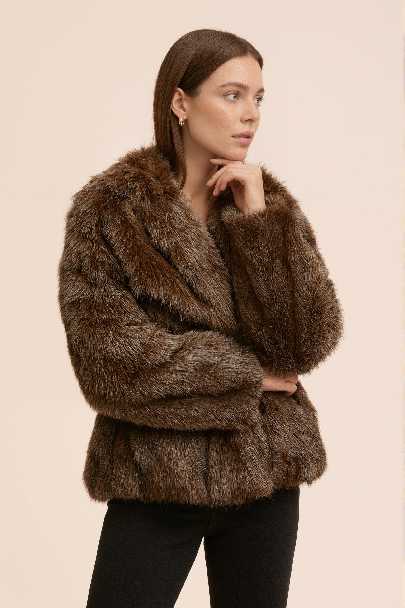 RAVEN - Veste courte en fausse fourrure effet premium