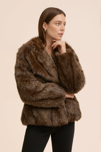 RAVEN - Veste courte en fausse fourrure effet premium