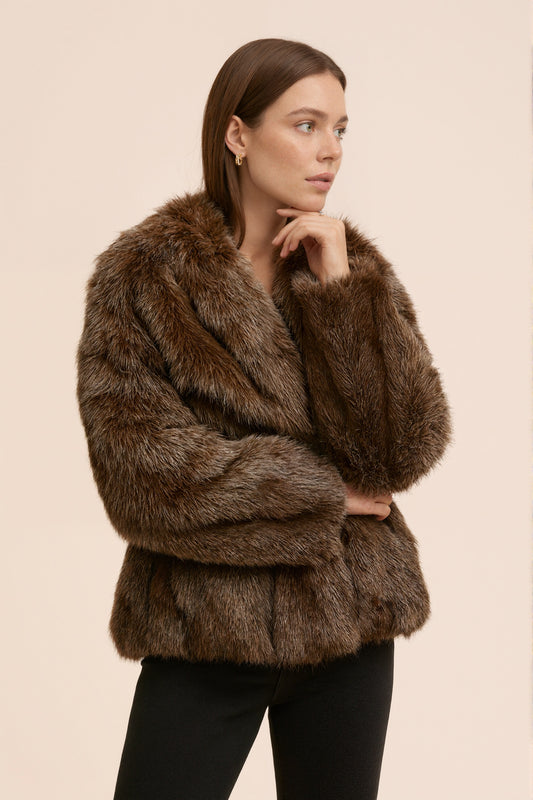 RAVEN - Veste courte en fausse fourrure effet premium