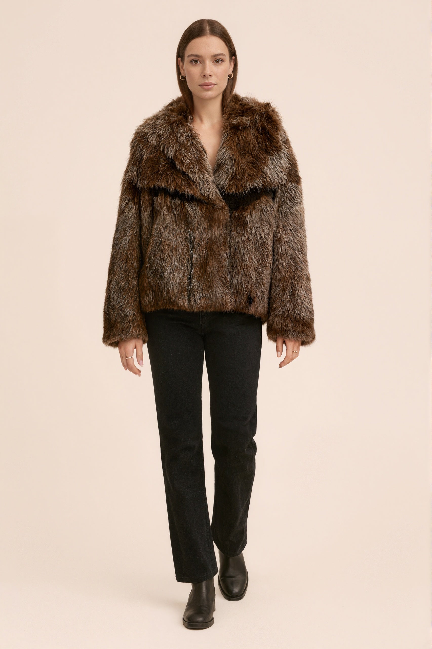 RAVEN - Veste courte en fausse fourrure effet premium