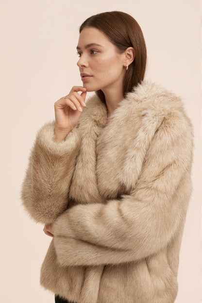 RAVEN - Veste courte en fausse fourrure effet premium