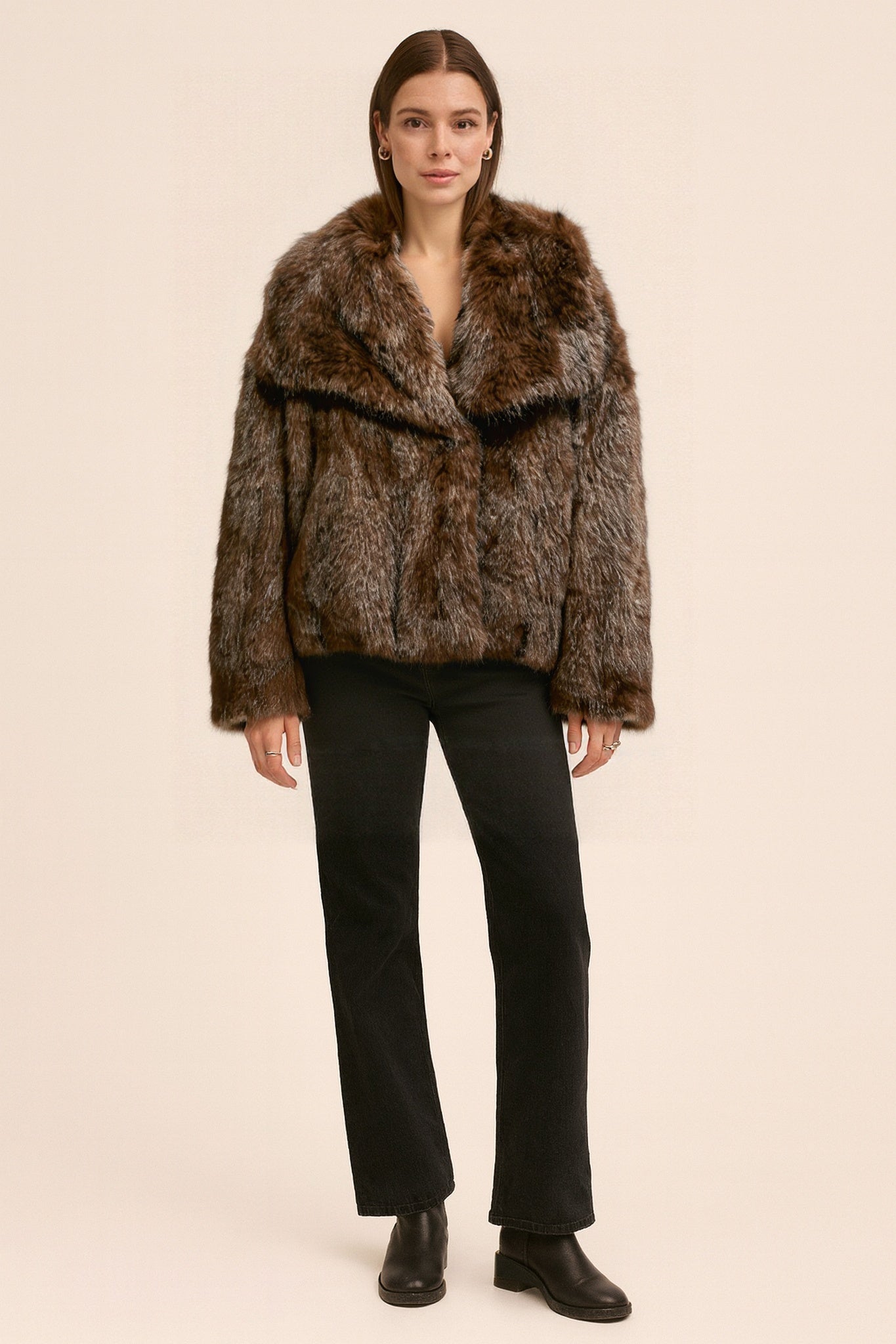 RAVEN - Veste courte en fausse fourrure effet premium