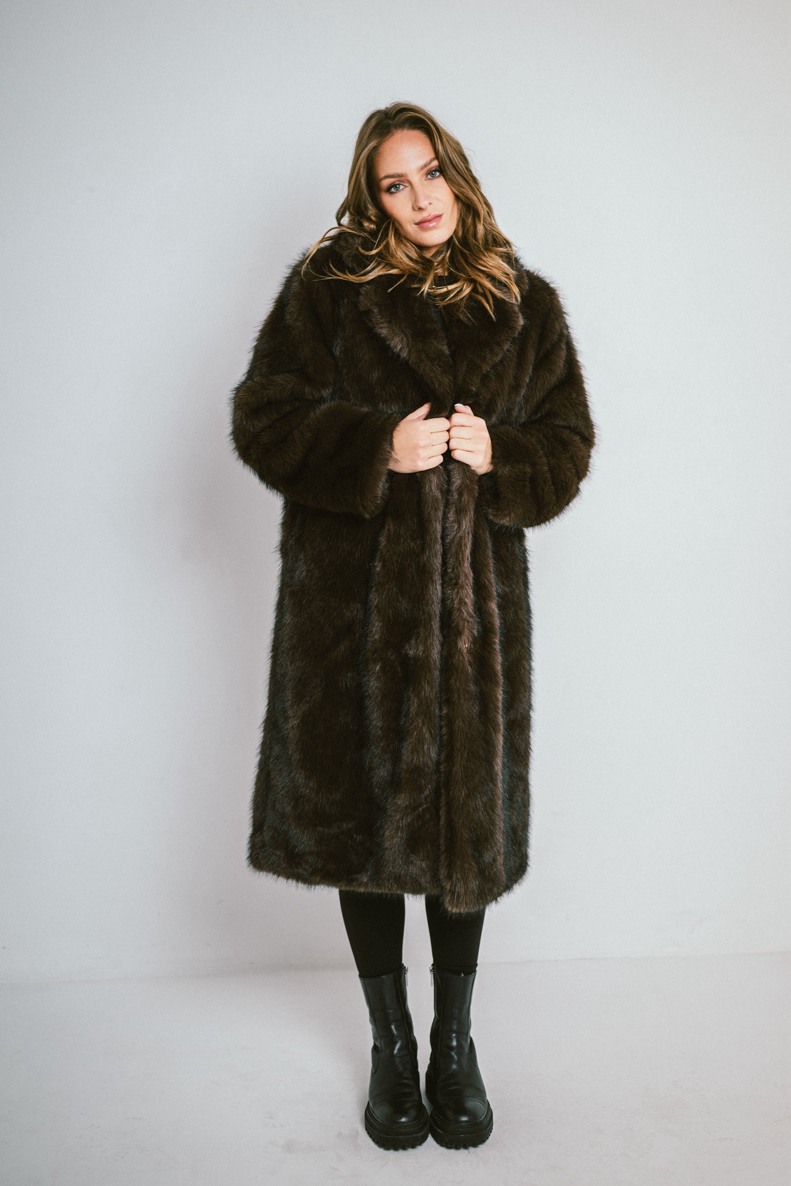 RAVEN – Manteau long en fausse fourrure effet premium