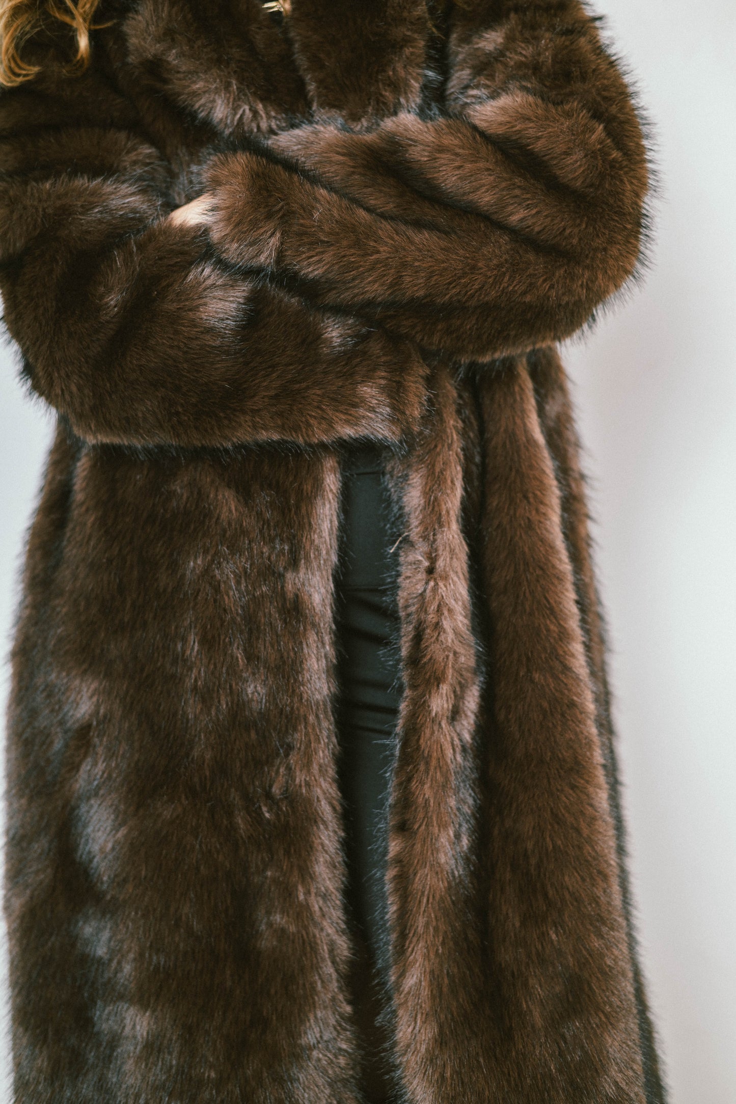 RAVEN – Manteau long en fausse fourrure effet premium