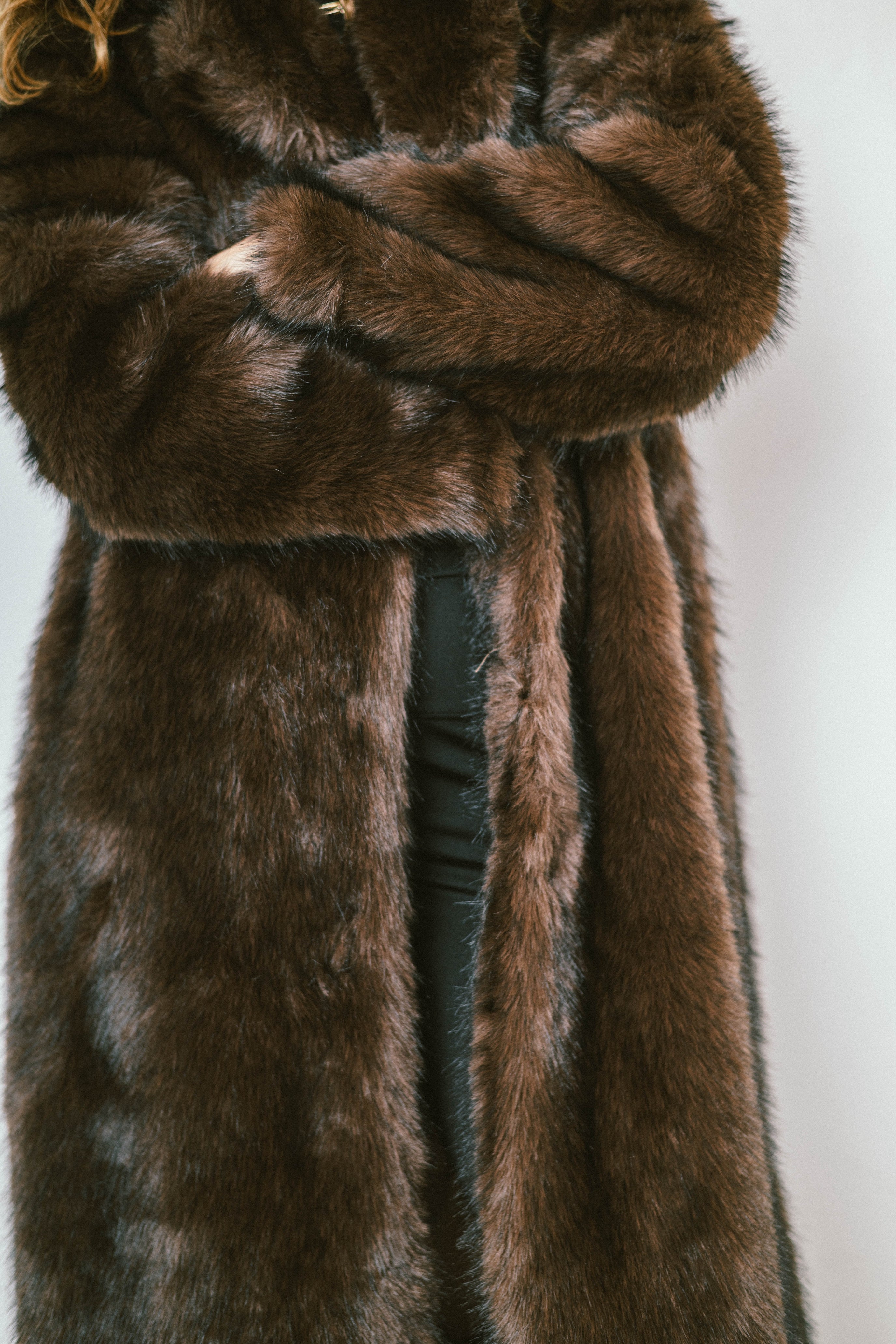 RAVEN – Manteau long en fausse fourrure effet premium