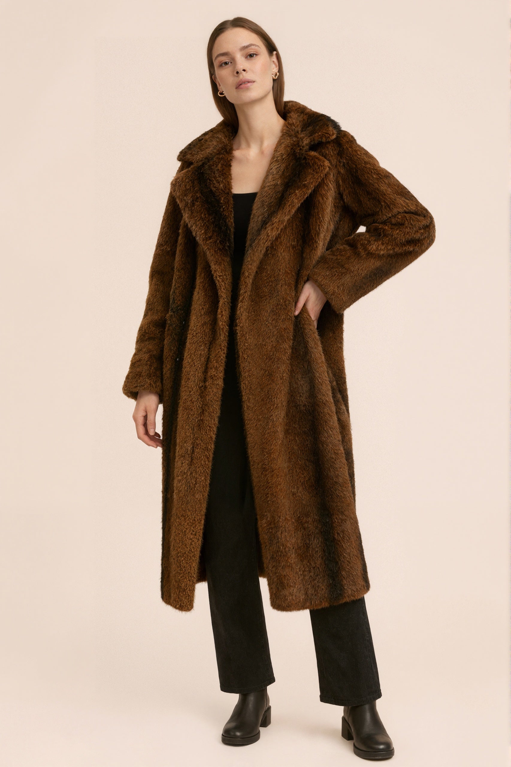 ANASTASIA – Manteau long en fausse fourrure effet premium
