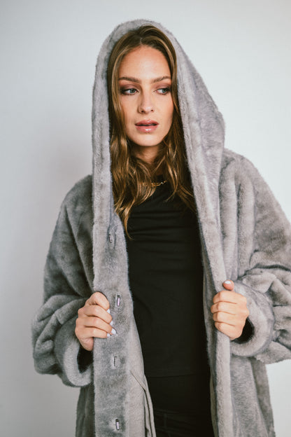 AURA – Manteau long à capuche en fausse fourrure effet premium