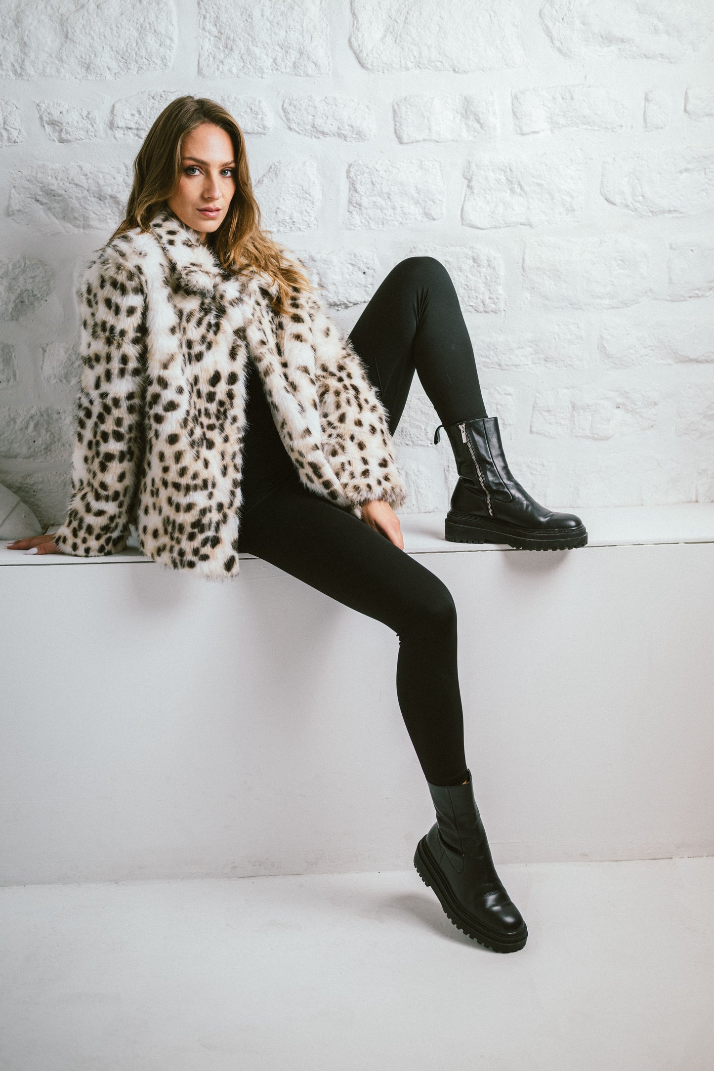 FELINA – Veste courte en fausse fourrure imprimée effet premium