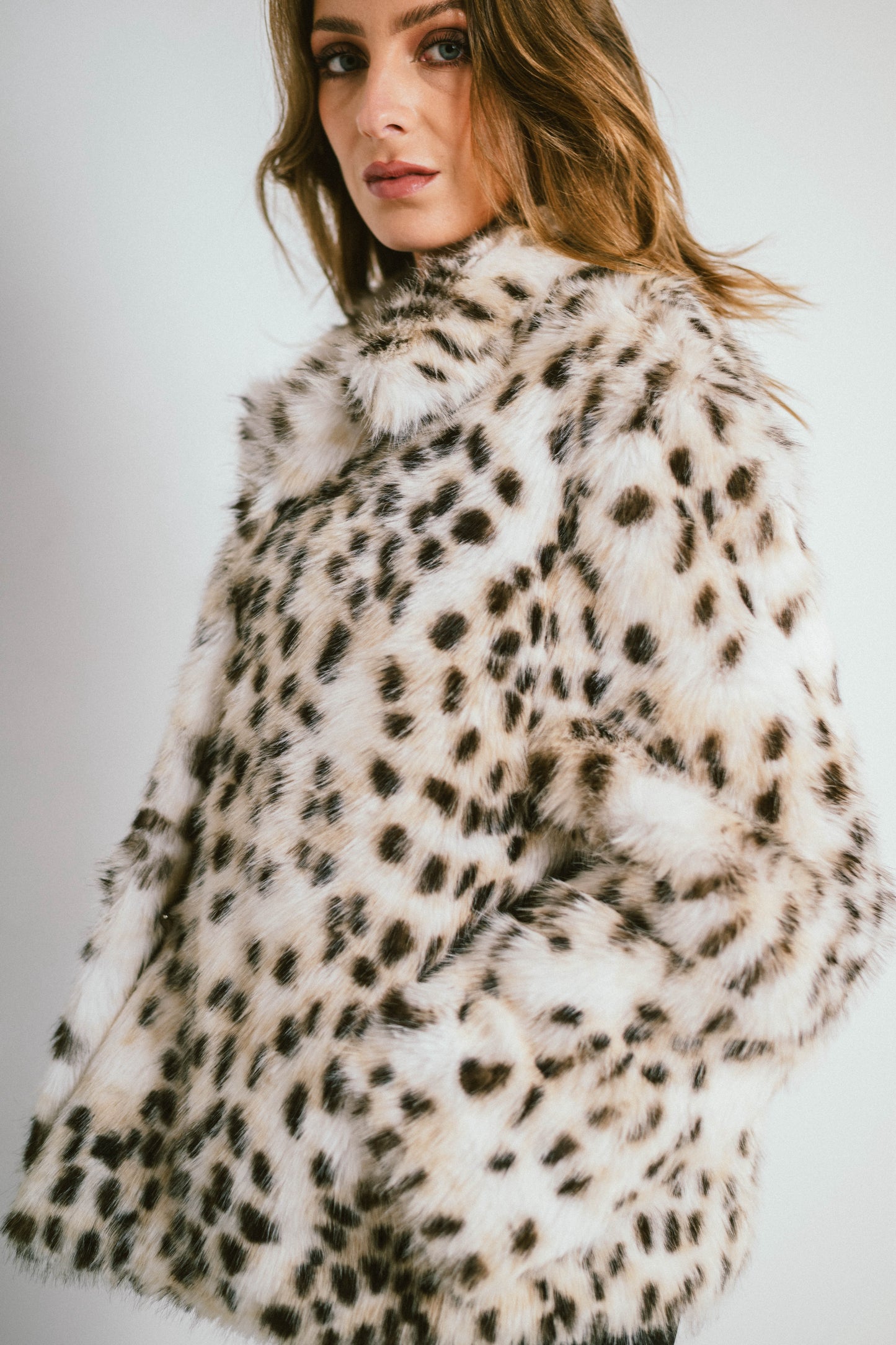 FELINA – Veste courte en fausse fourrure imprimée effet premium