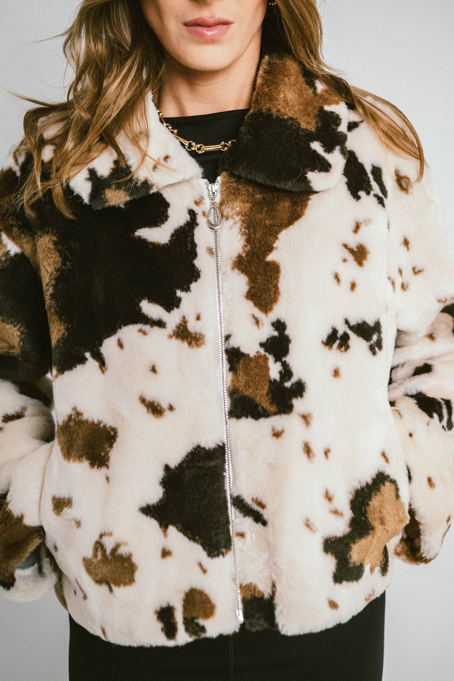 AURA – Veste courte en fausse fourrure imprimée effet animalier