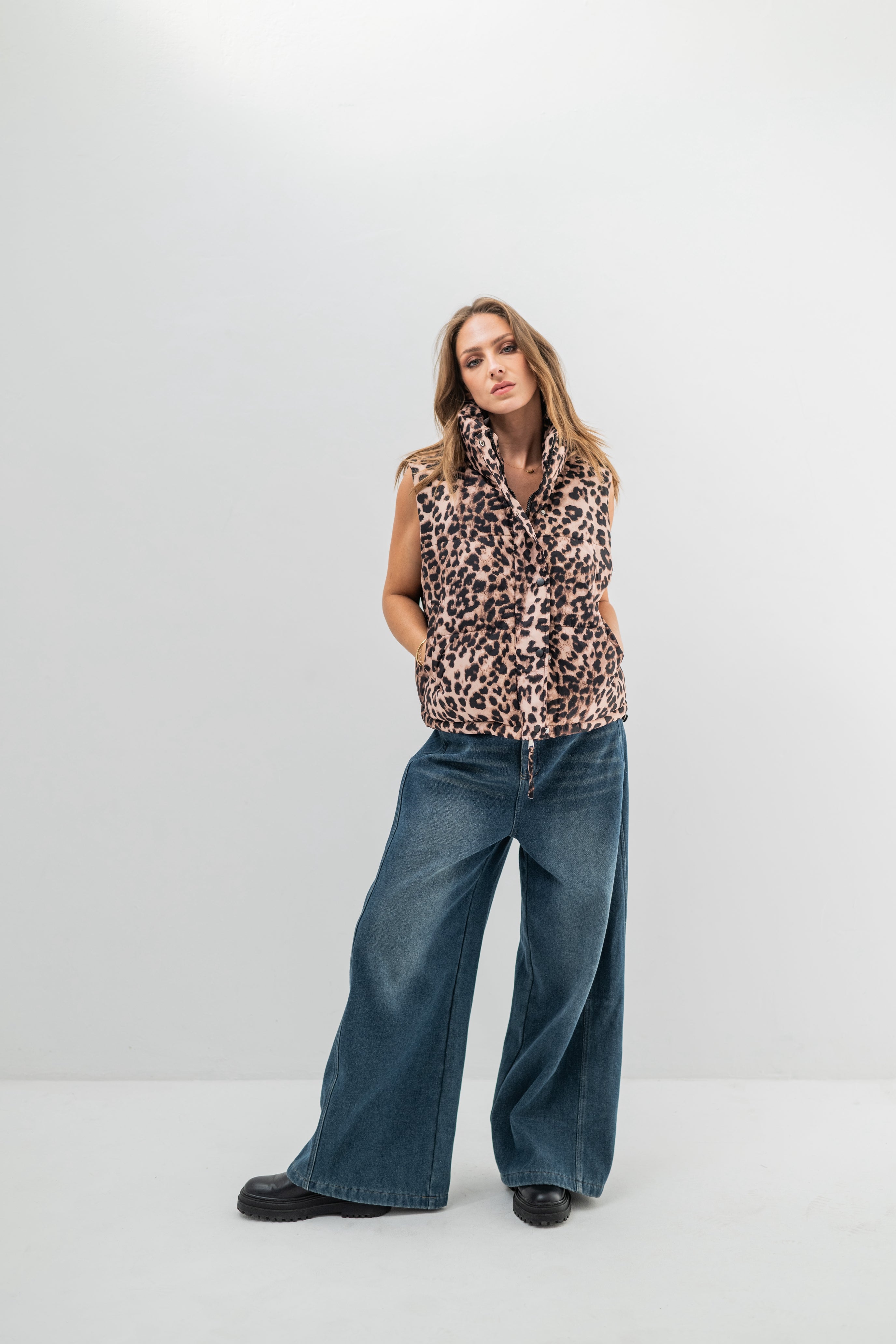 LEONA – Gilet matelassé sans manches imprimé léopard effet premium