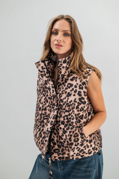 LEONA – Gilet matelassé sans manches imprimé léopard effet premium