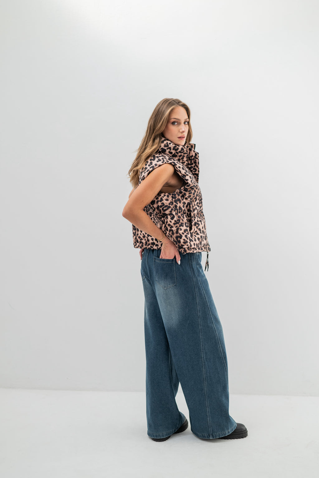 LEONA – Gilet matelassé sans manches imprimé léopard effet premium