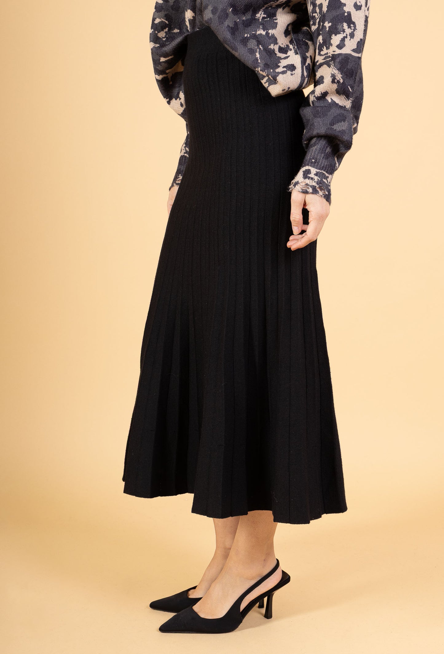 MIRA – Jupe midi côtelée évasée
