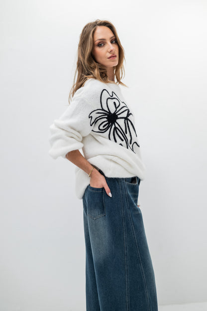MIRABEL – Pull long en maille douce à motif floral brodé