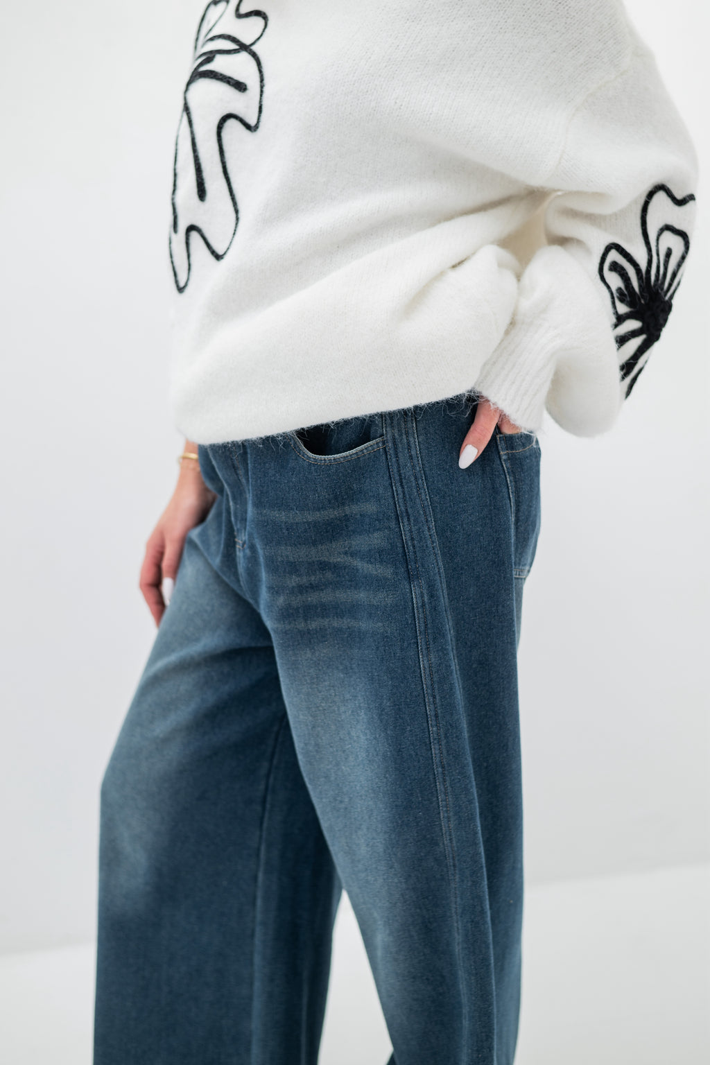 MIRABEL – Pull long en maille douce à motif floral brodé