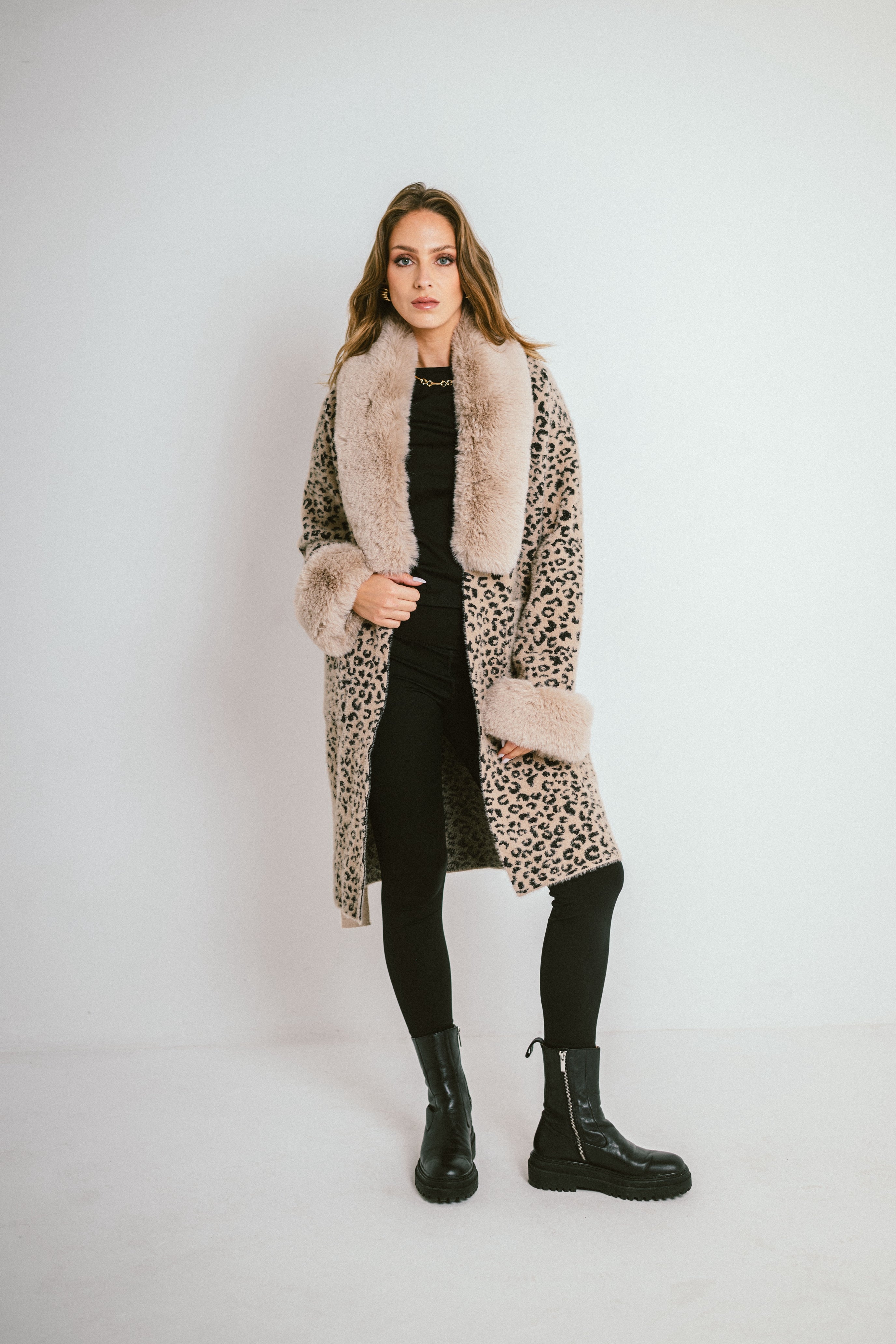 LEONA – Veste en maille jacquard à col et poignets en fausse fourrure