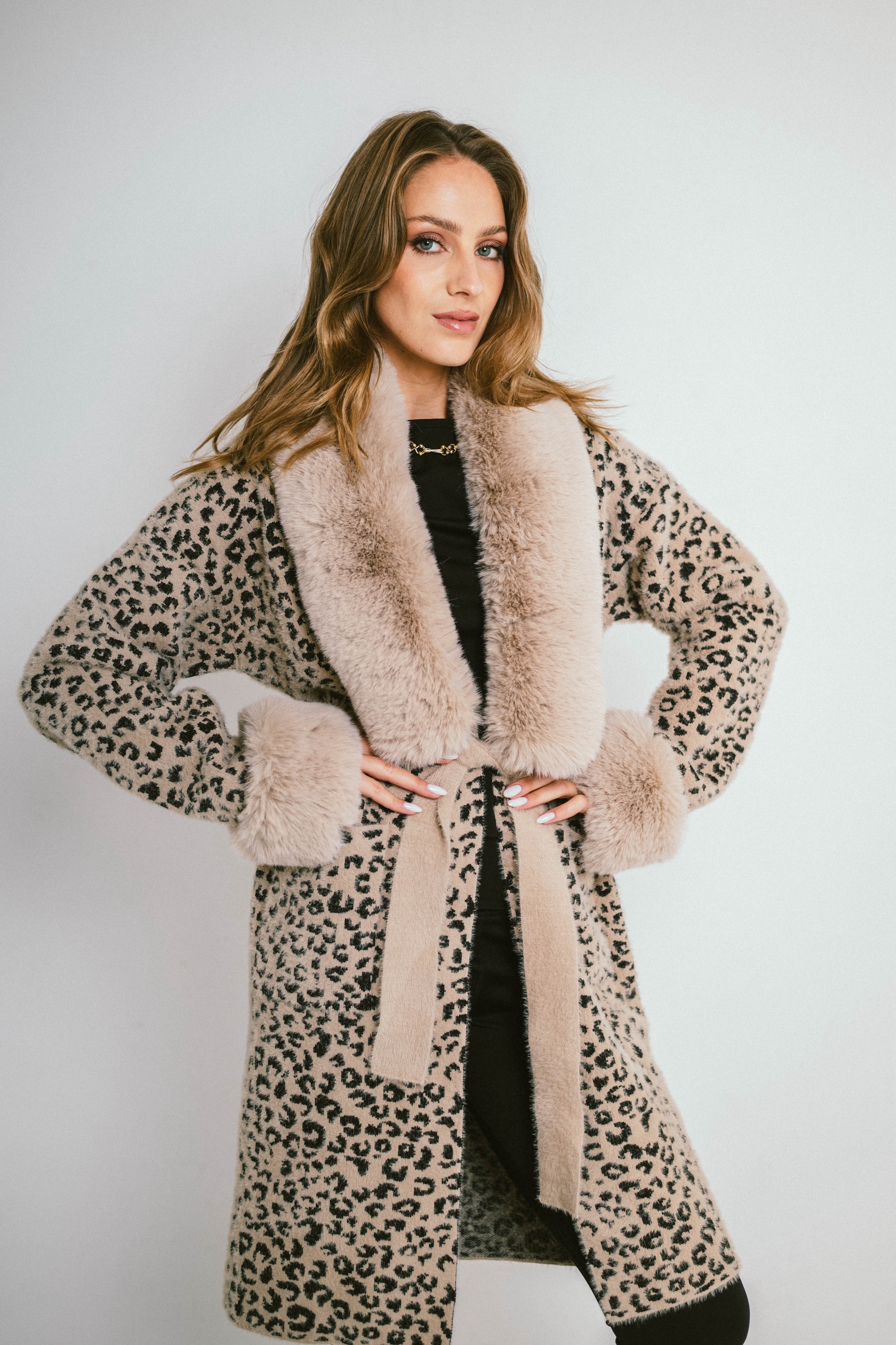 LEONA – Veste en maille jacquard à col et poignets en fausse fourrure