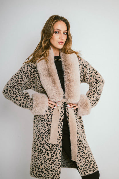 LEONA – Veste en maille jacquard à col et poignets en fausse fourrure