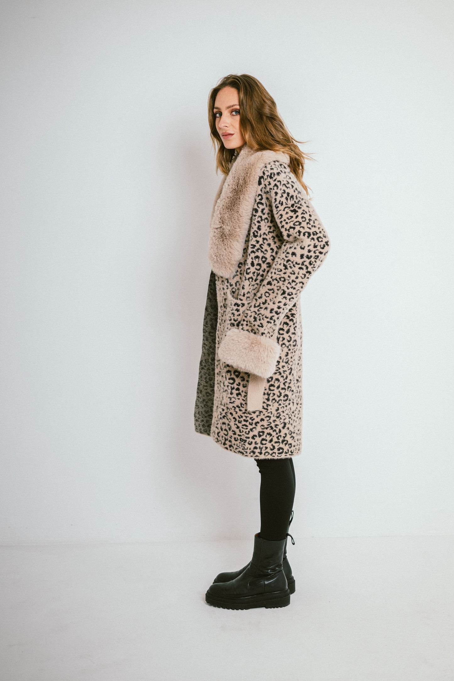 LEONA – Veste en maille jacquard à col et poignets en fausse fourrure