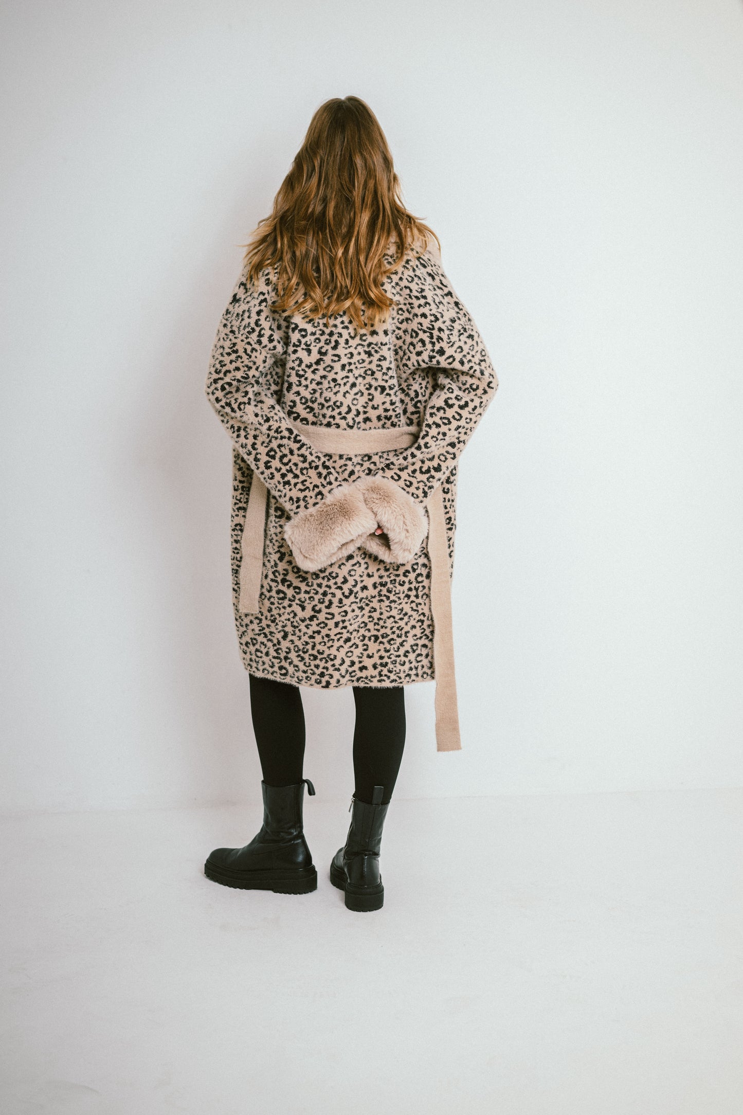 LEONA – Veste en maille jacquard à col et poignets en fausse fourrure