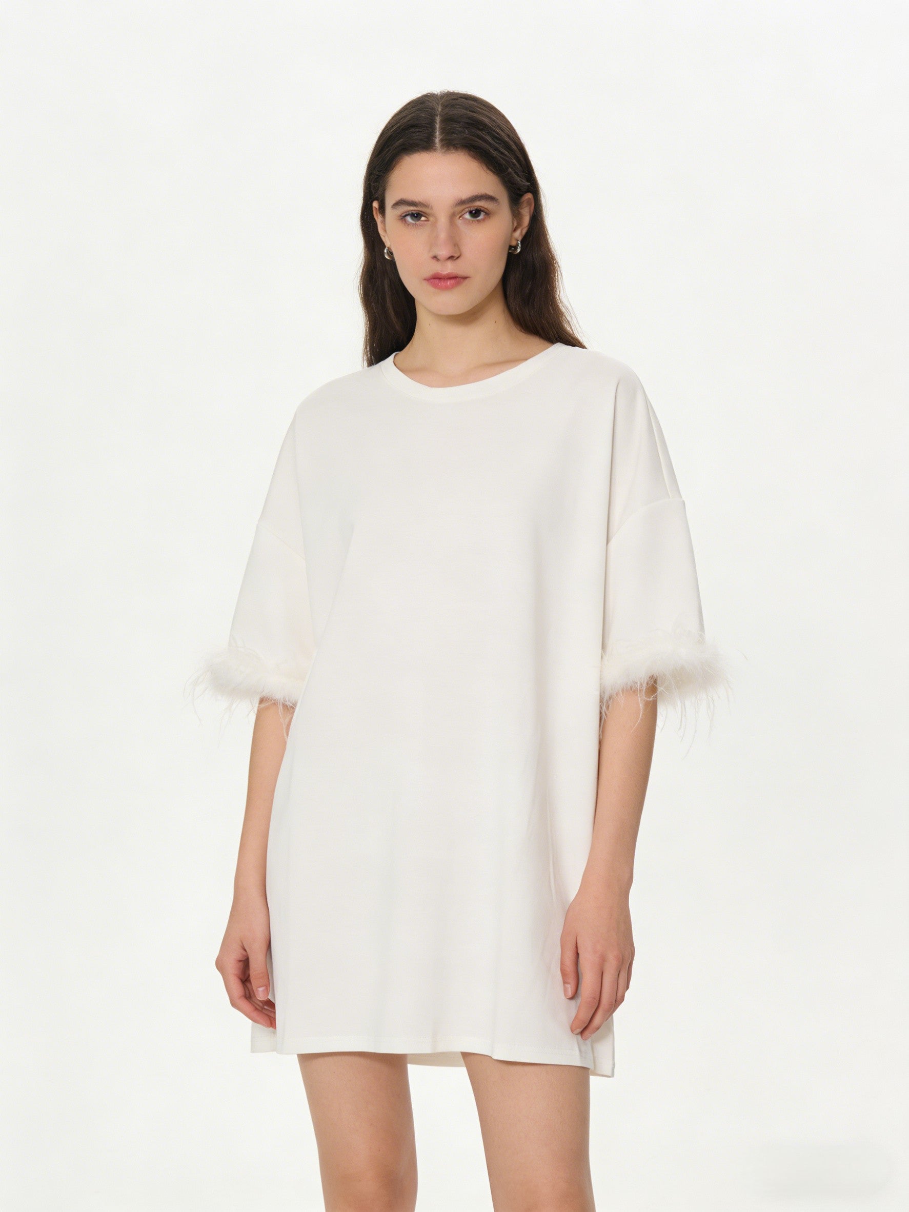 ÉCLAT 26 – Robe T-Shirt Oversize Manches Plumées