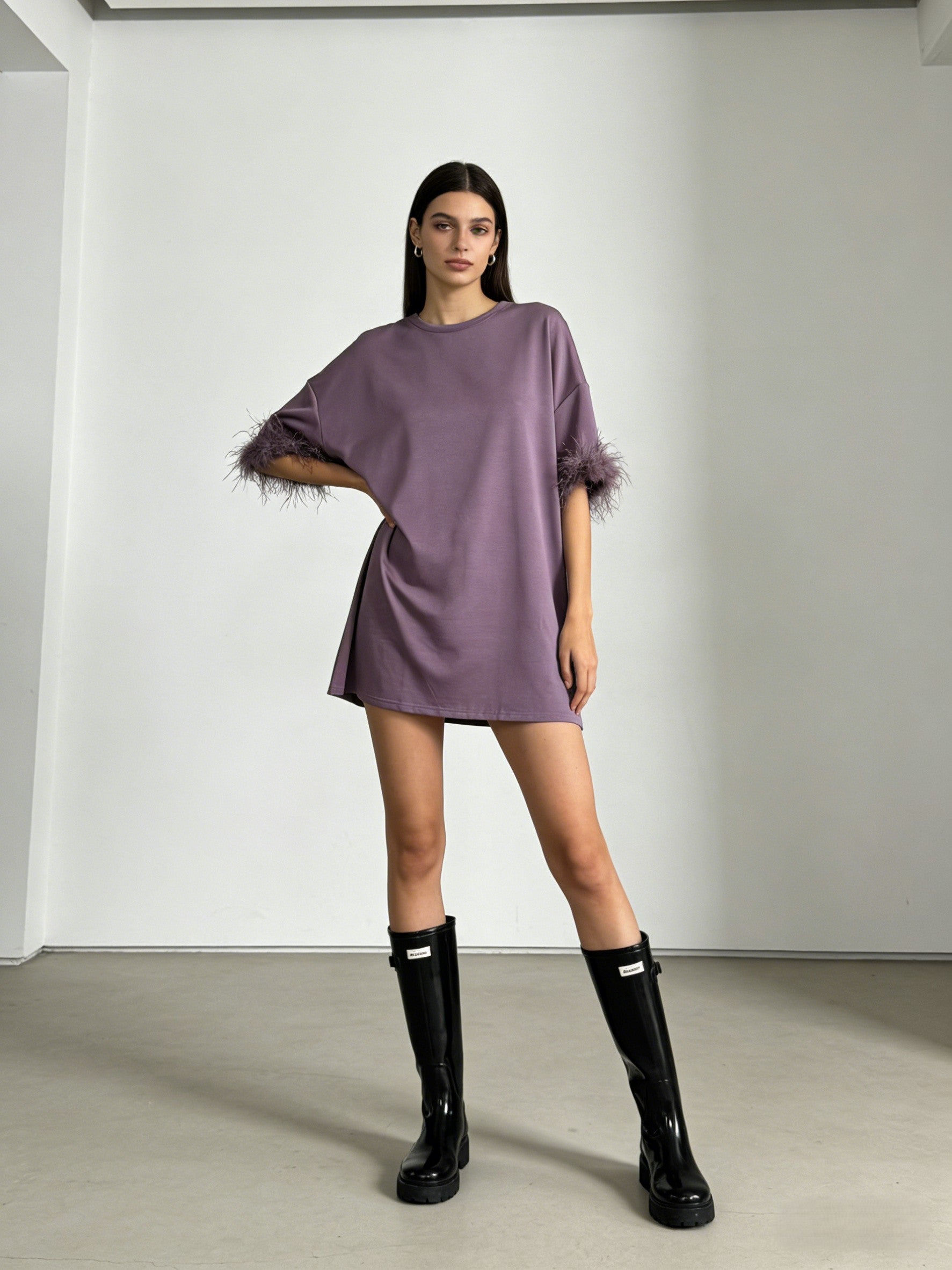 ÉCLAT 26 – Robe T-Shirt Oversize Manches Plumées