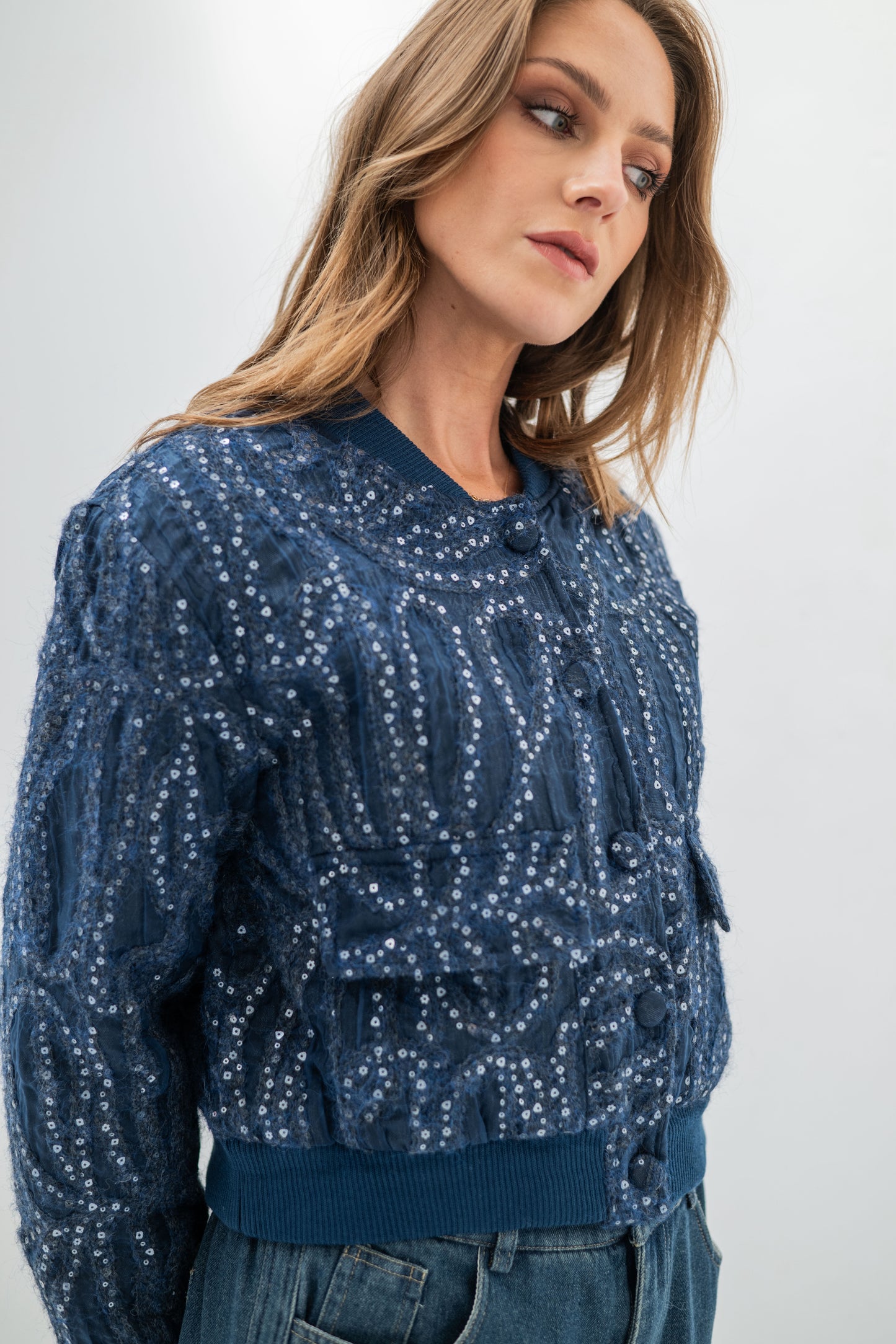 NOÉLIA – Veste courte brodée à sequins