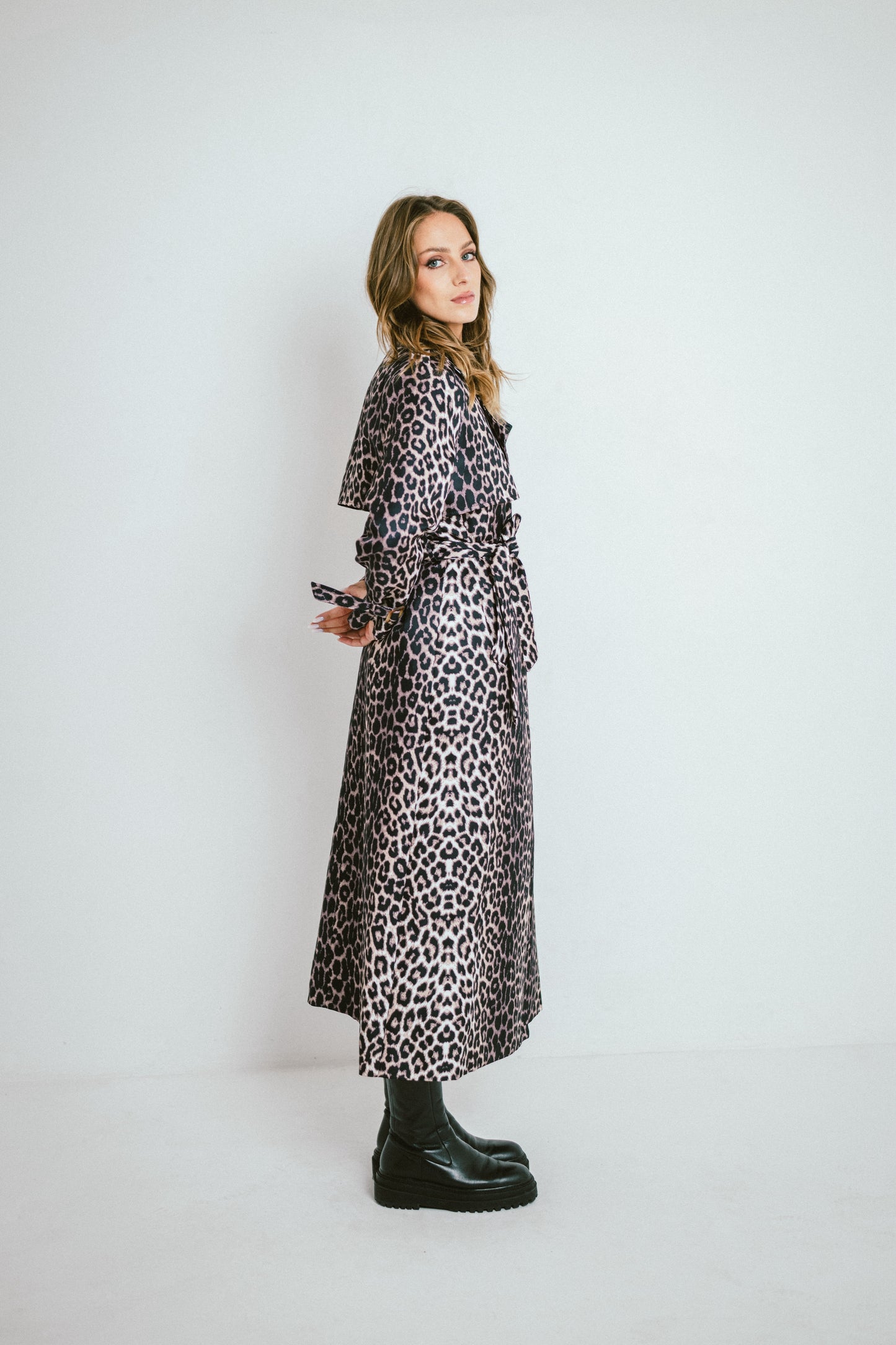 LEONA – Trench long imprimé léopard à ceinture