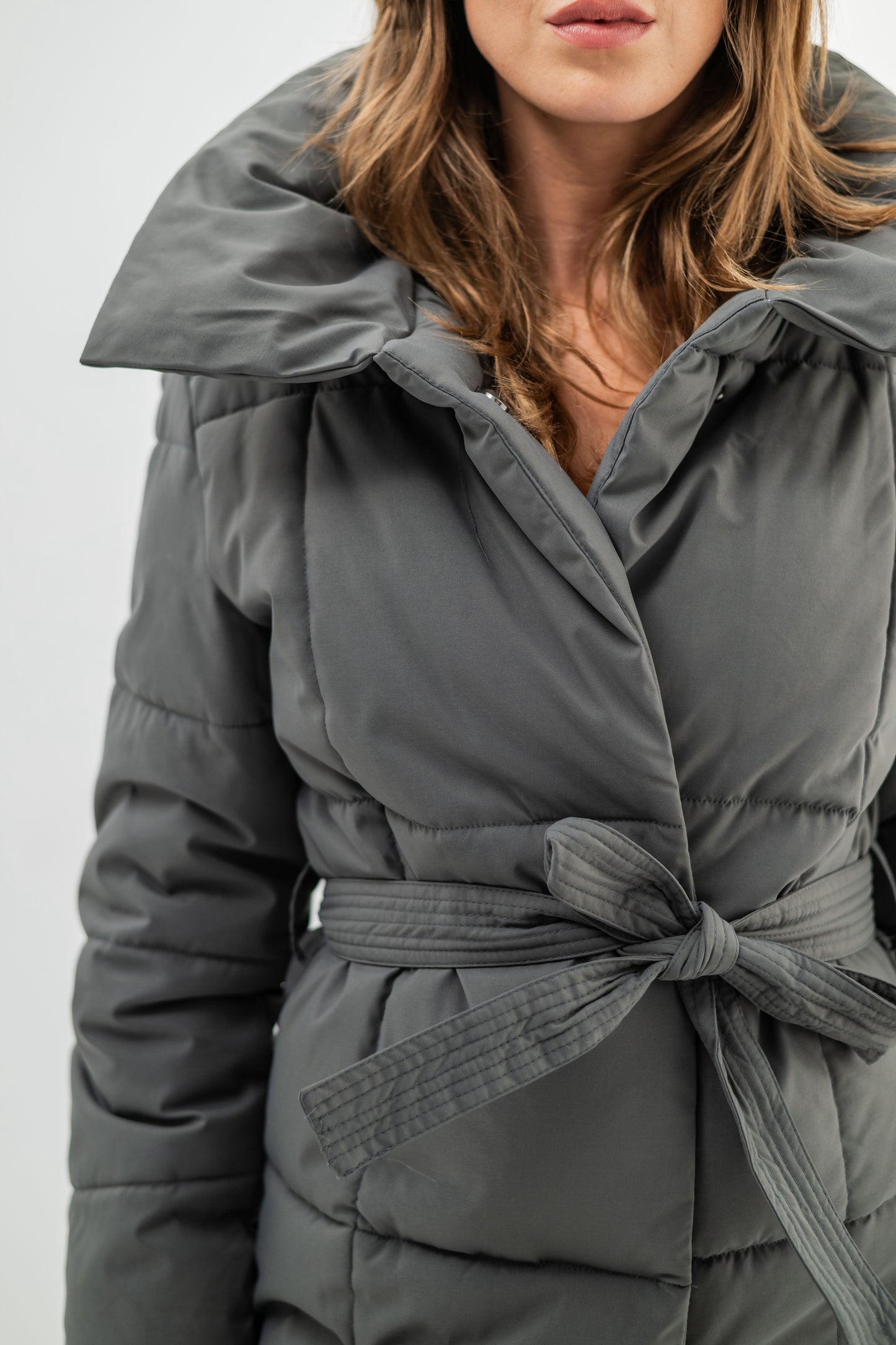 VALENTINA – Doudoune longue ceinturée à col montant