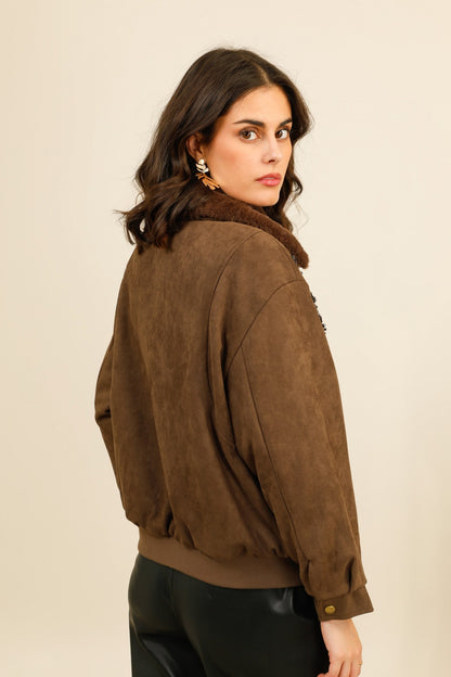 SIENNA– Veste zippée effet suédé à col doux et broderies bijoux